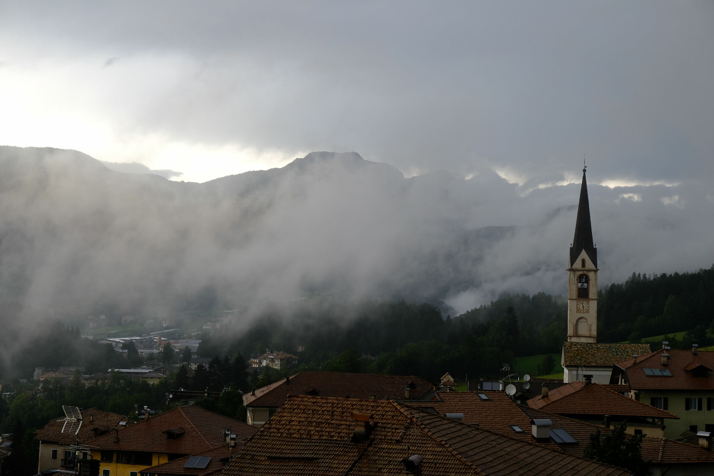 Tetti e campanile di Malosco (tn)