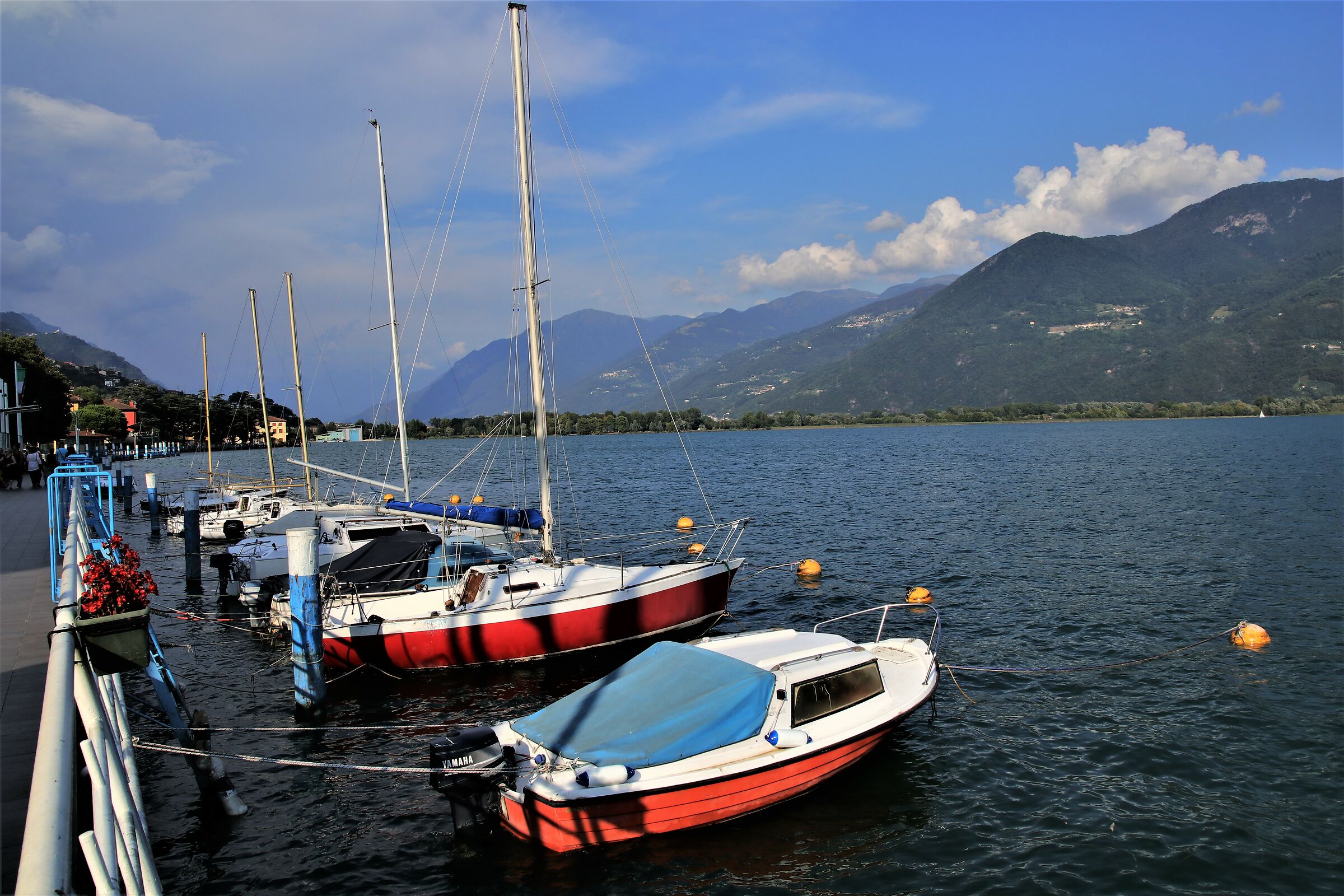 " Piccole barche a Lovere"