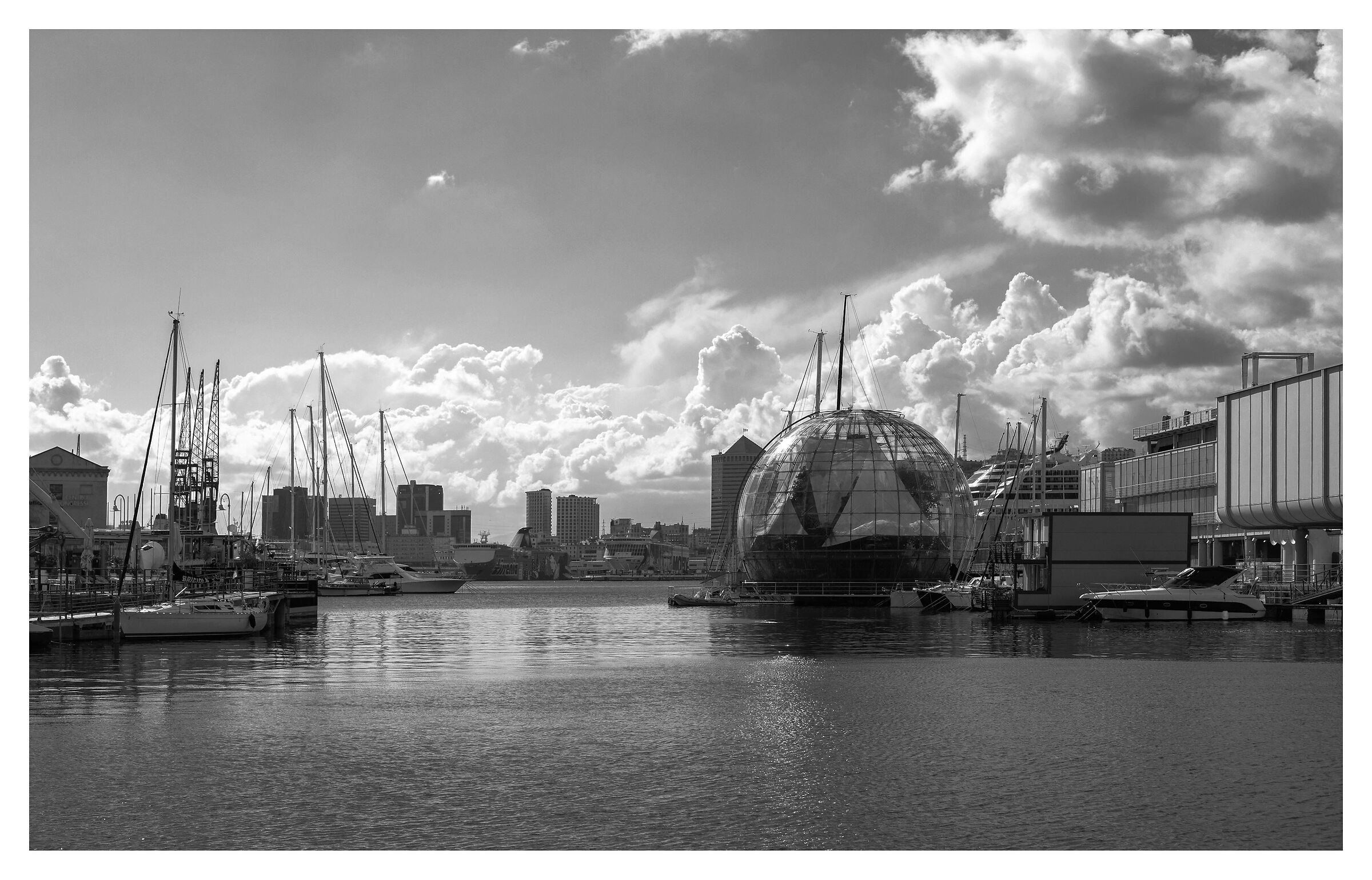 Girando per il porto antico a Genova