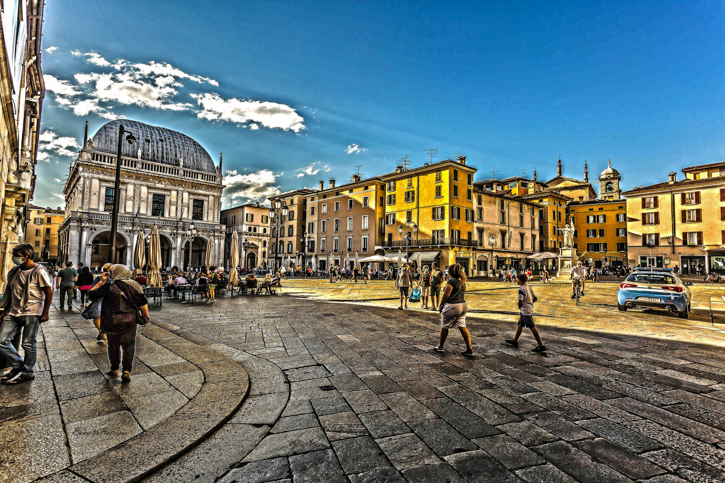 Sunday in the loggia square