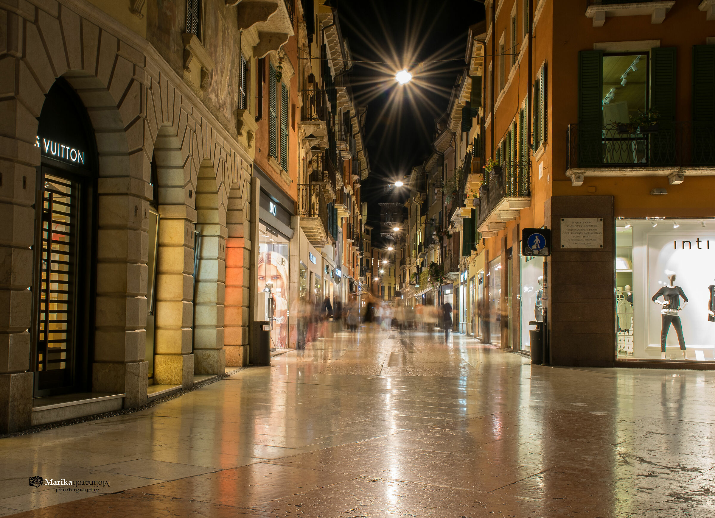 Di notte lo shopping riposa...