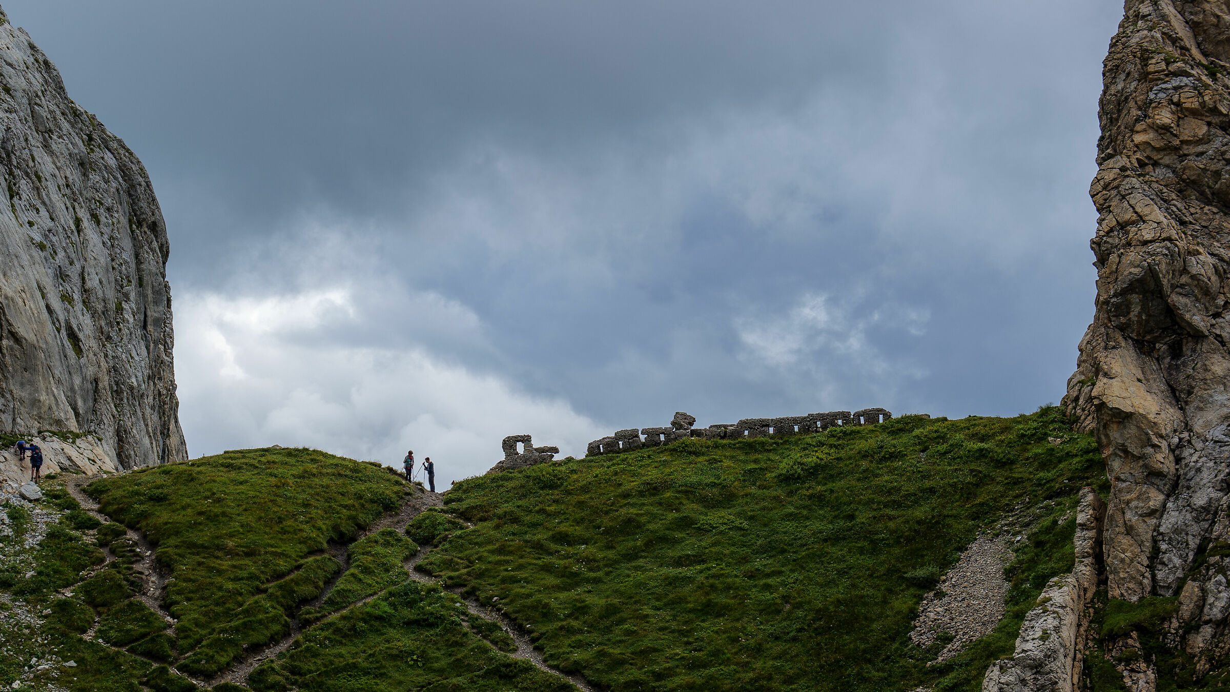 Remains of war on Chiadenis