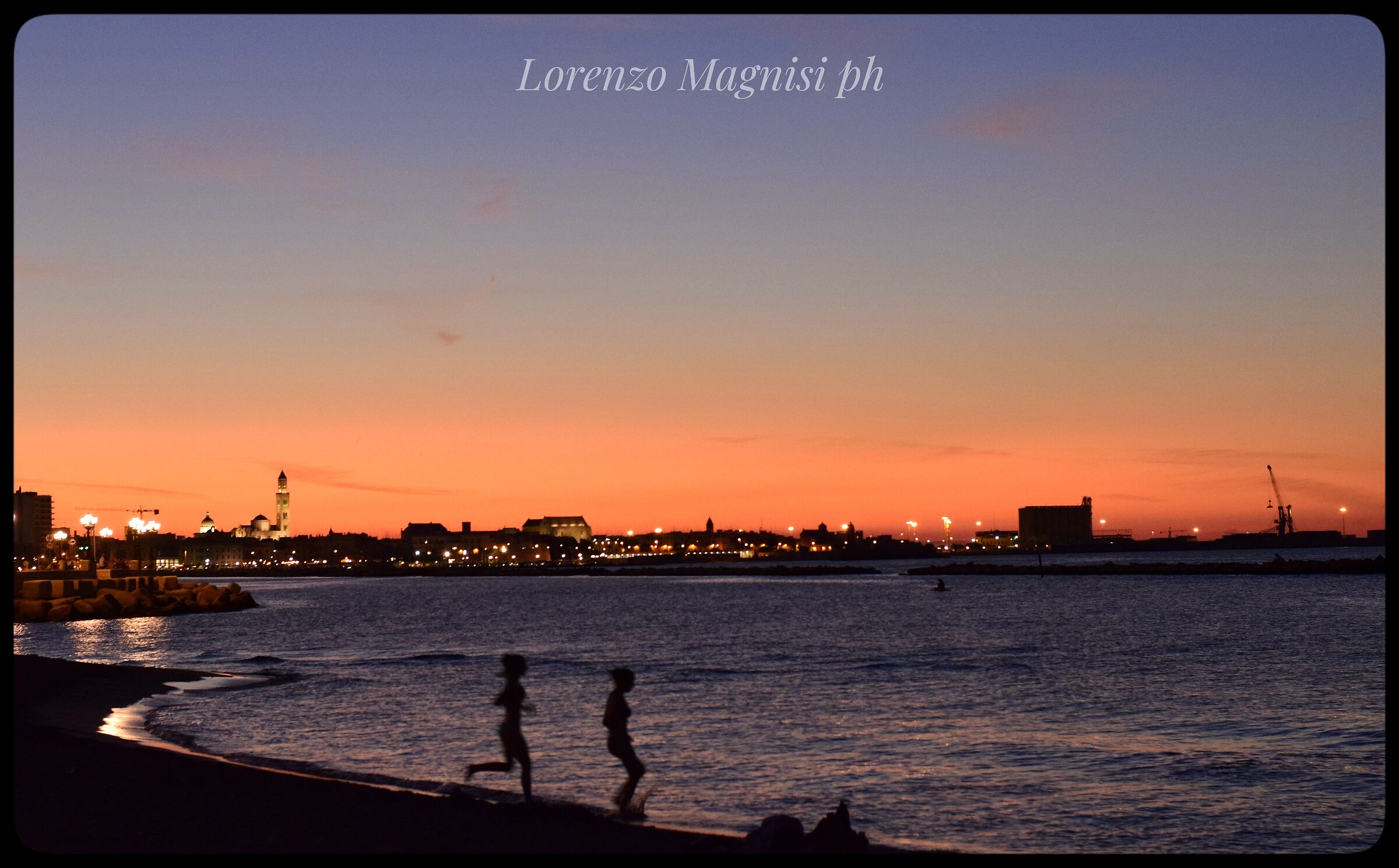 Spiaggia cittadina Barese al tramonto