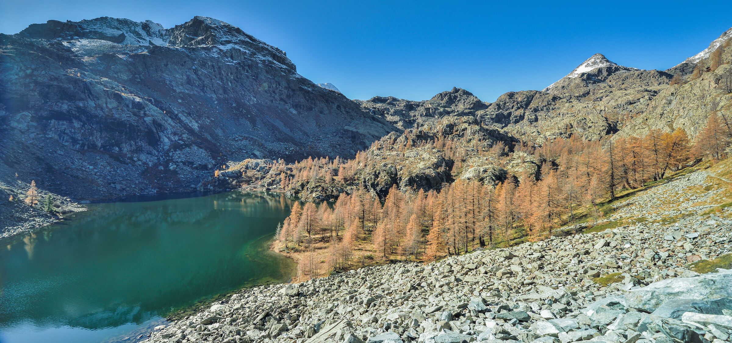 Lago Cornuto dal sentiero per il Grand Lac