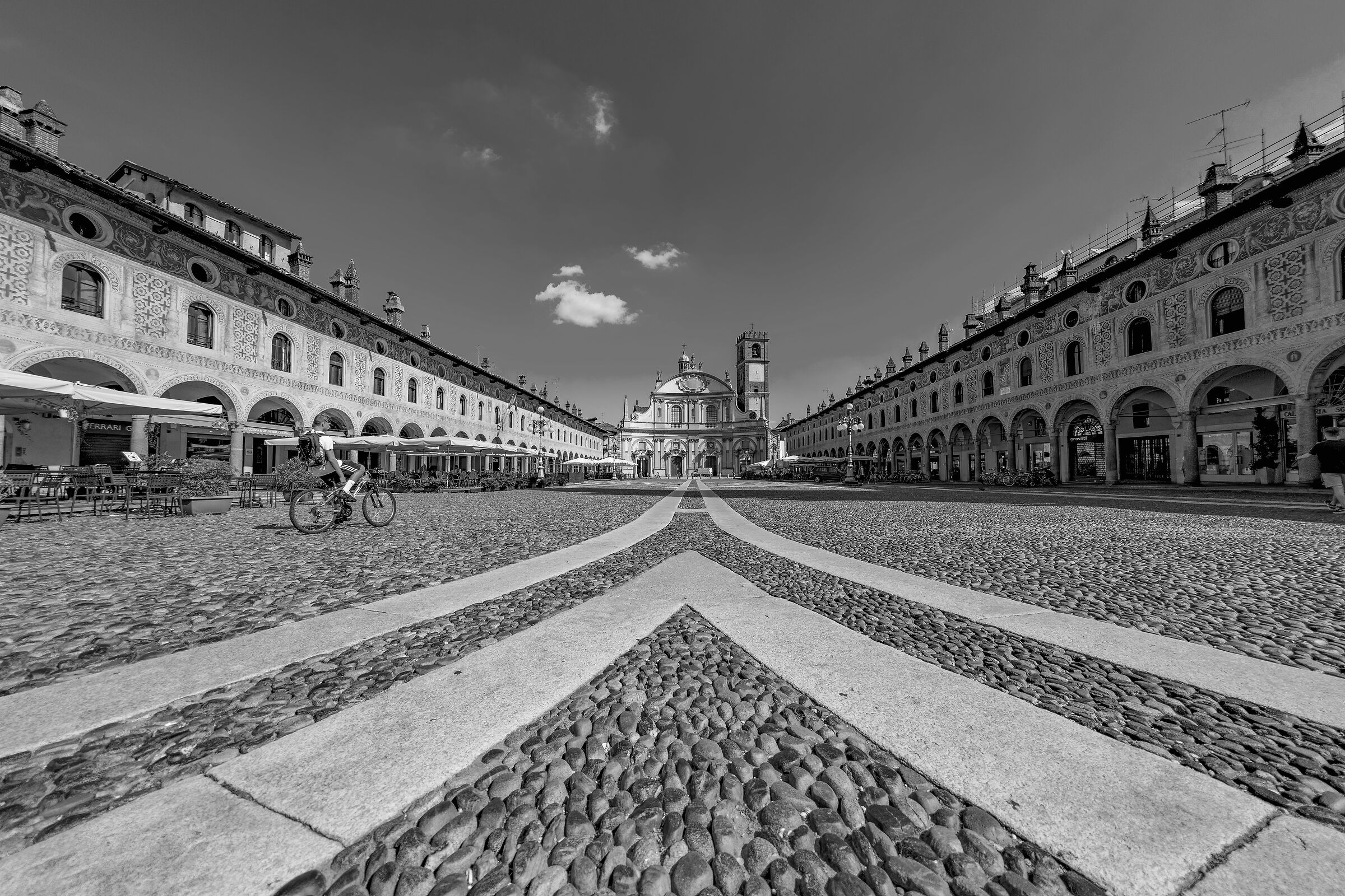 Vigevano B&W