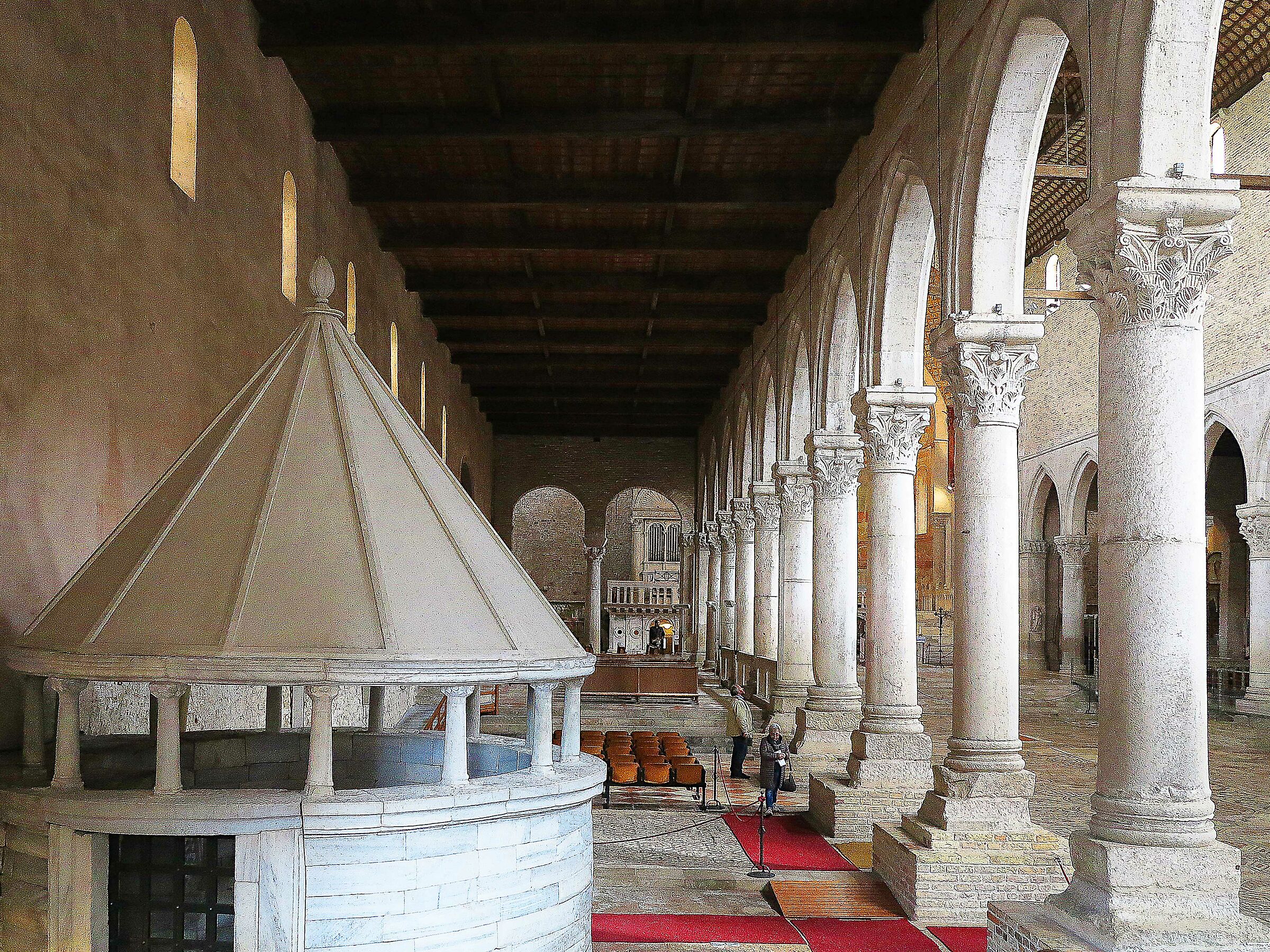Naveta lat sx of the Basilica of Aquileia (UD)