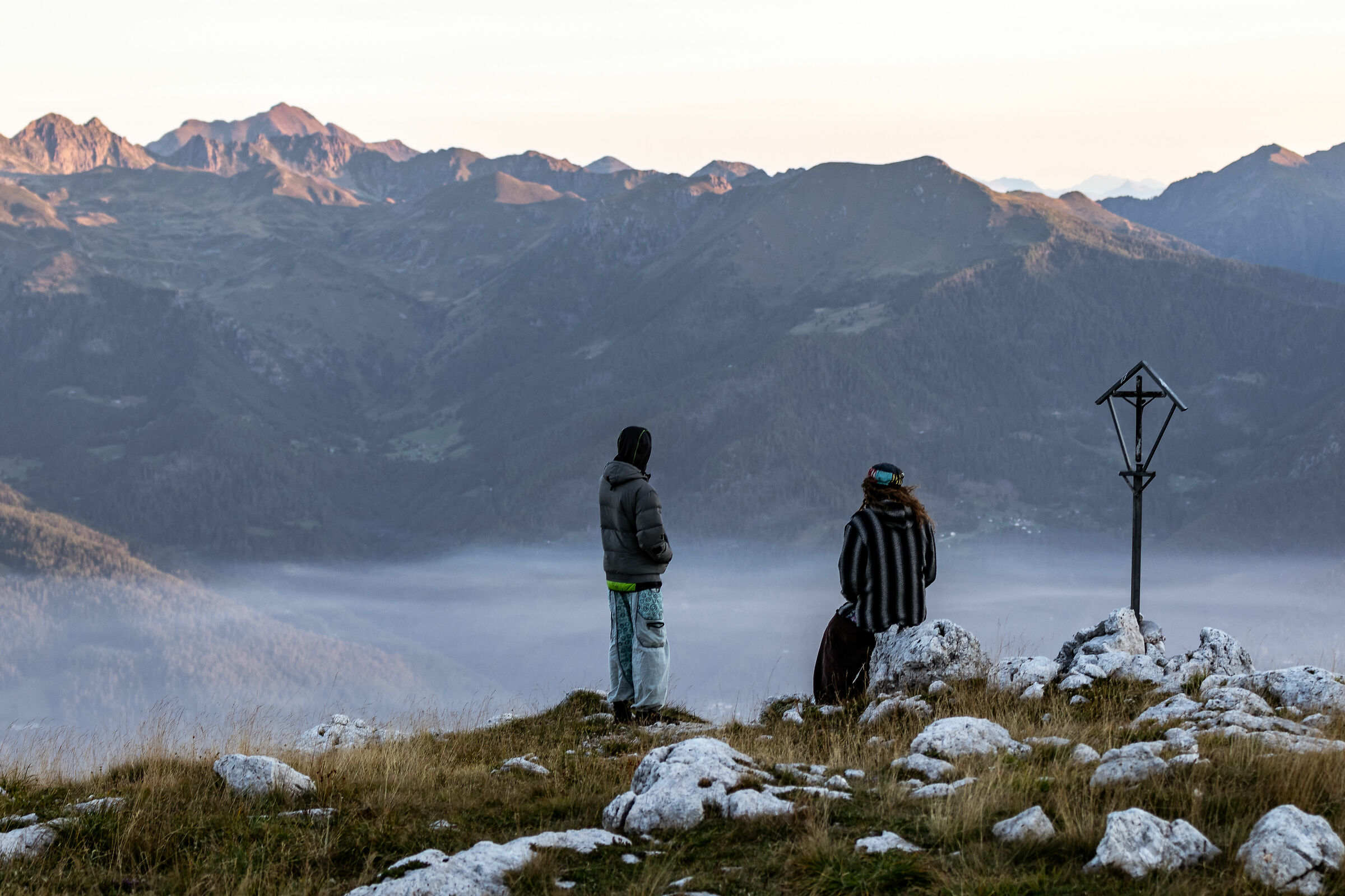 Travelers on the sea of mist