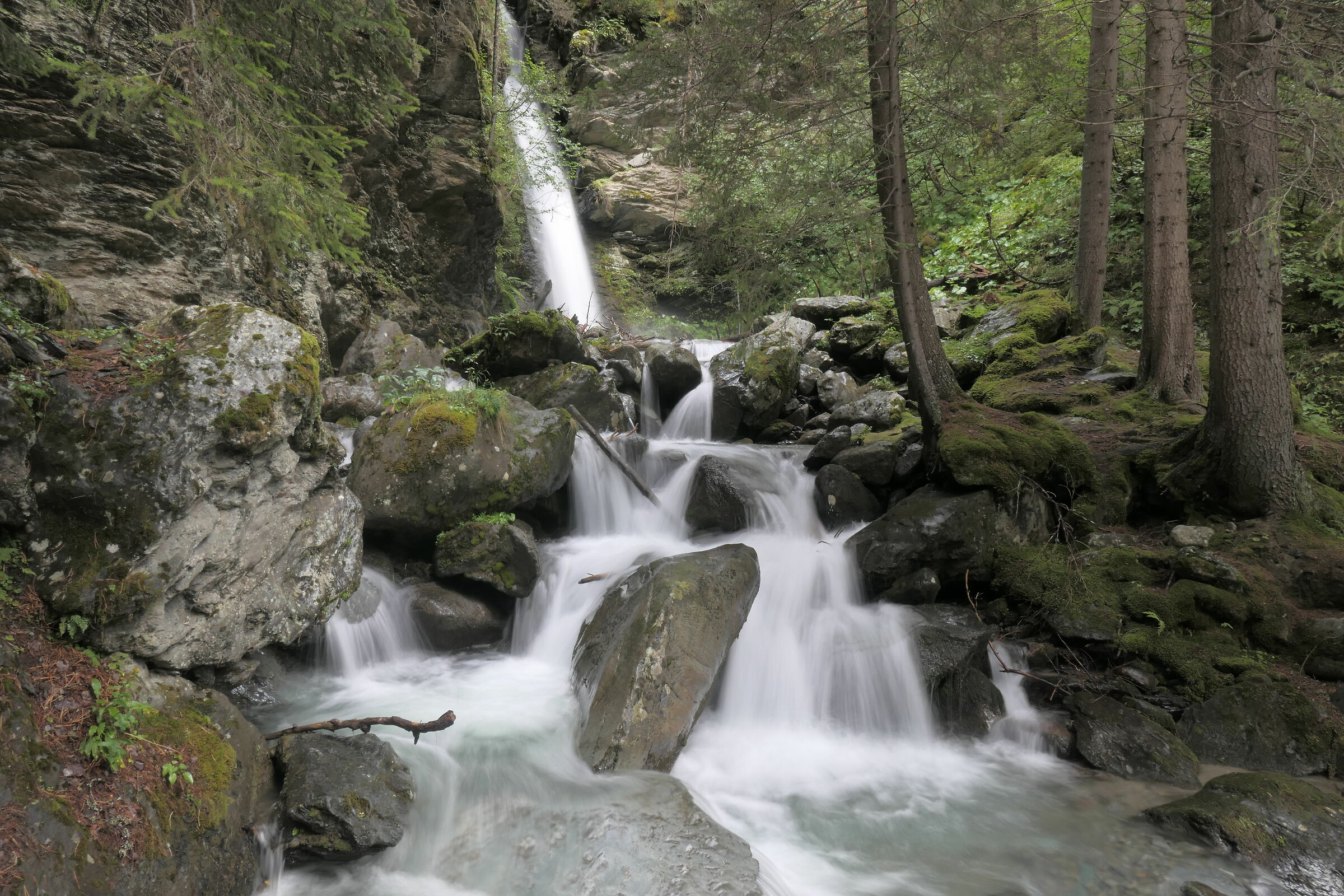 LIA CASCADE VALDIDENTRO