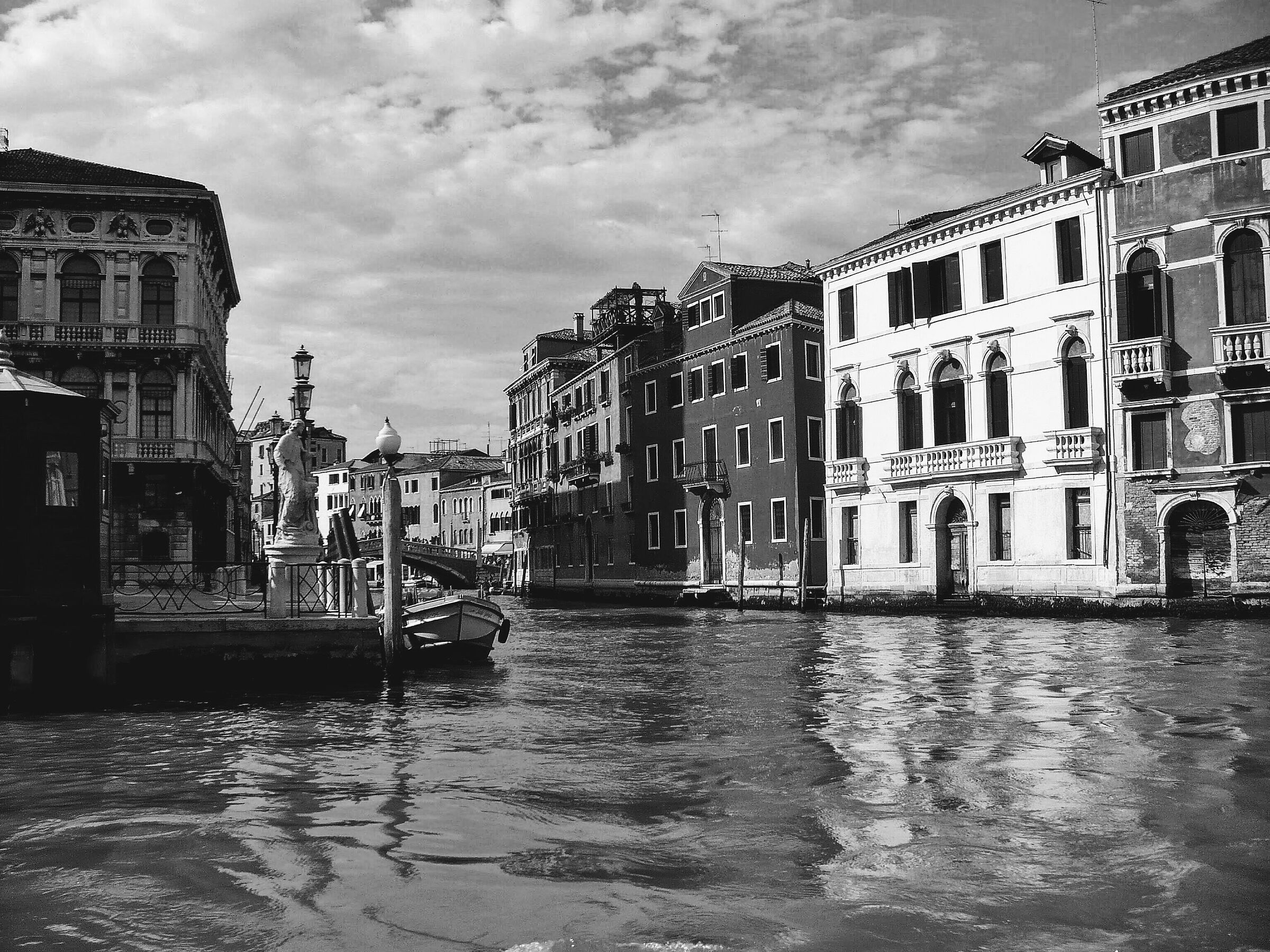B/W Venice