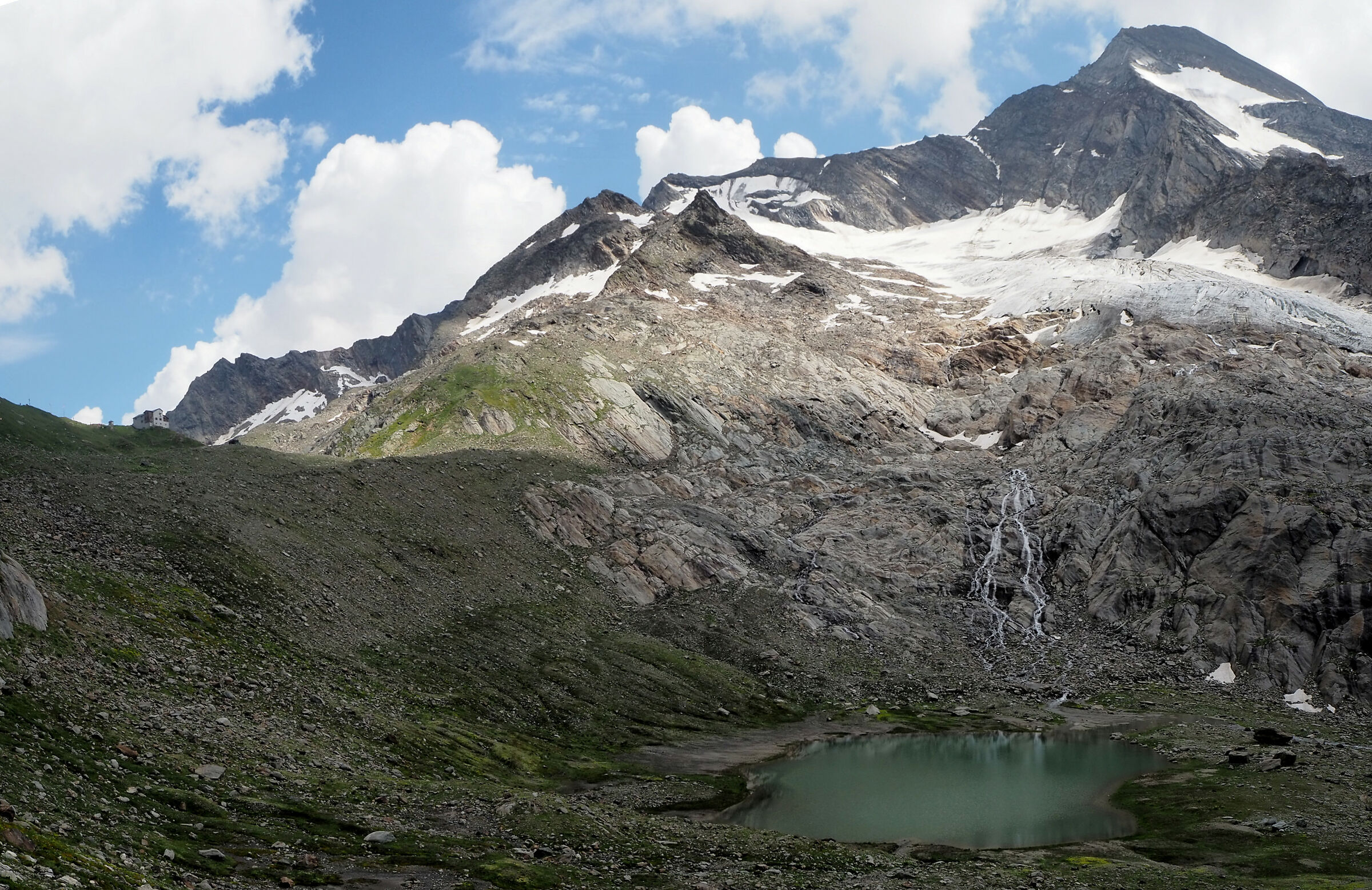 Il Pizzo Rosso di Predoi ed il Rif. Giogo Lungo