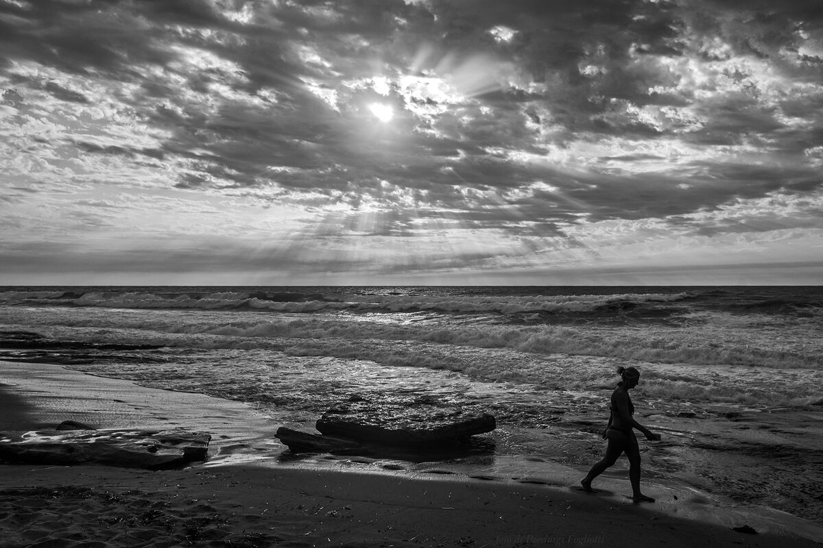 camminando al tramonto