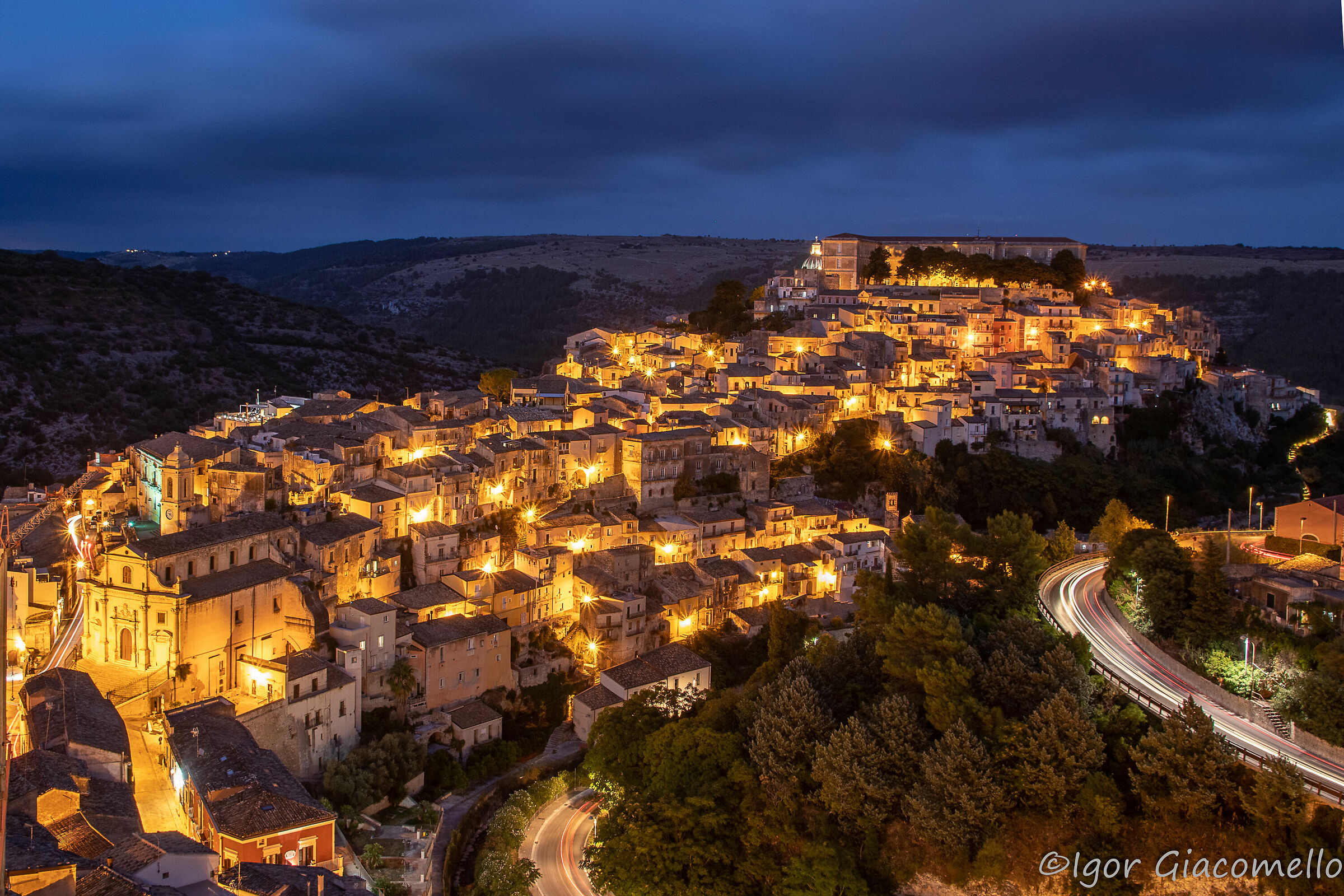 Cala la sera su Ragusa Ibla