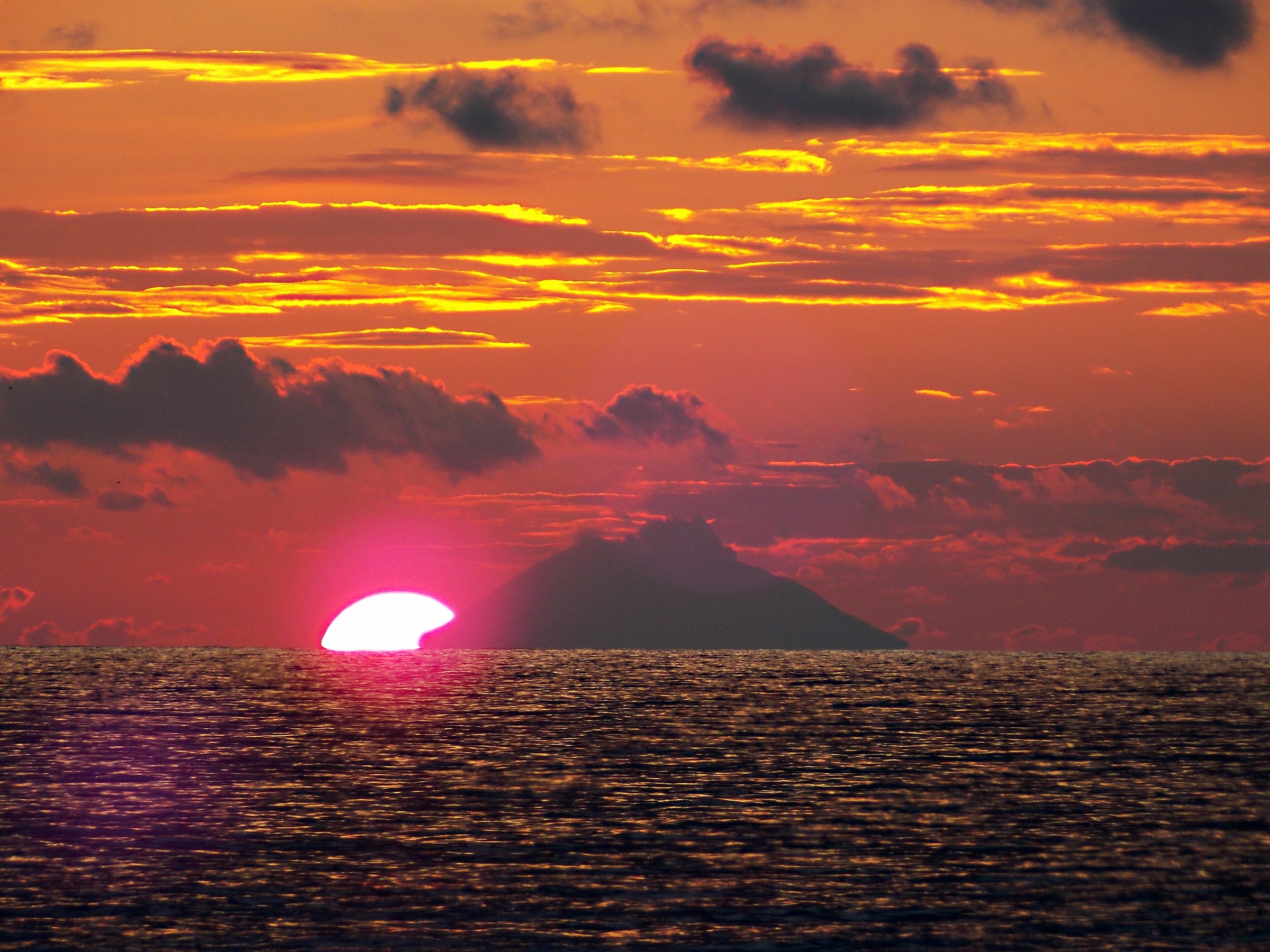Vista sullo Stromboli da Falerna