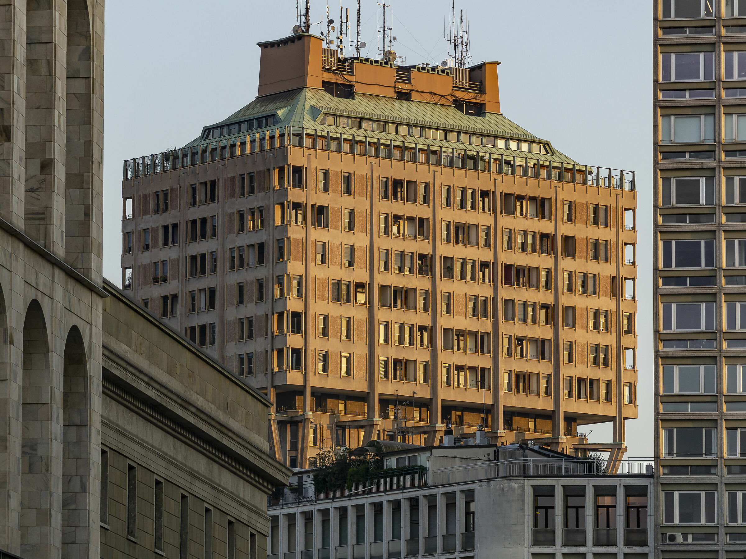 Torre Velasca da Piazza del Duomo