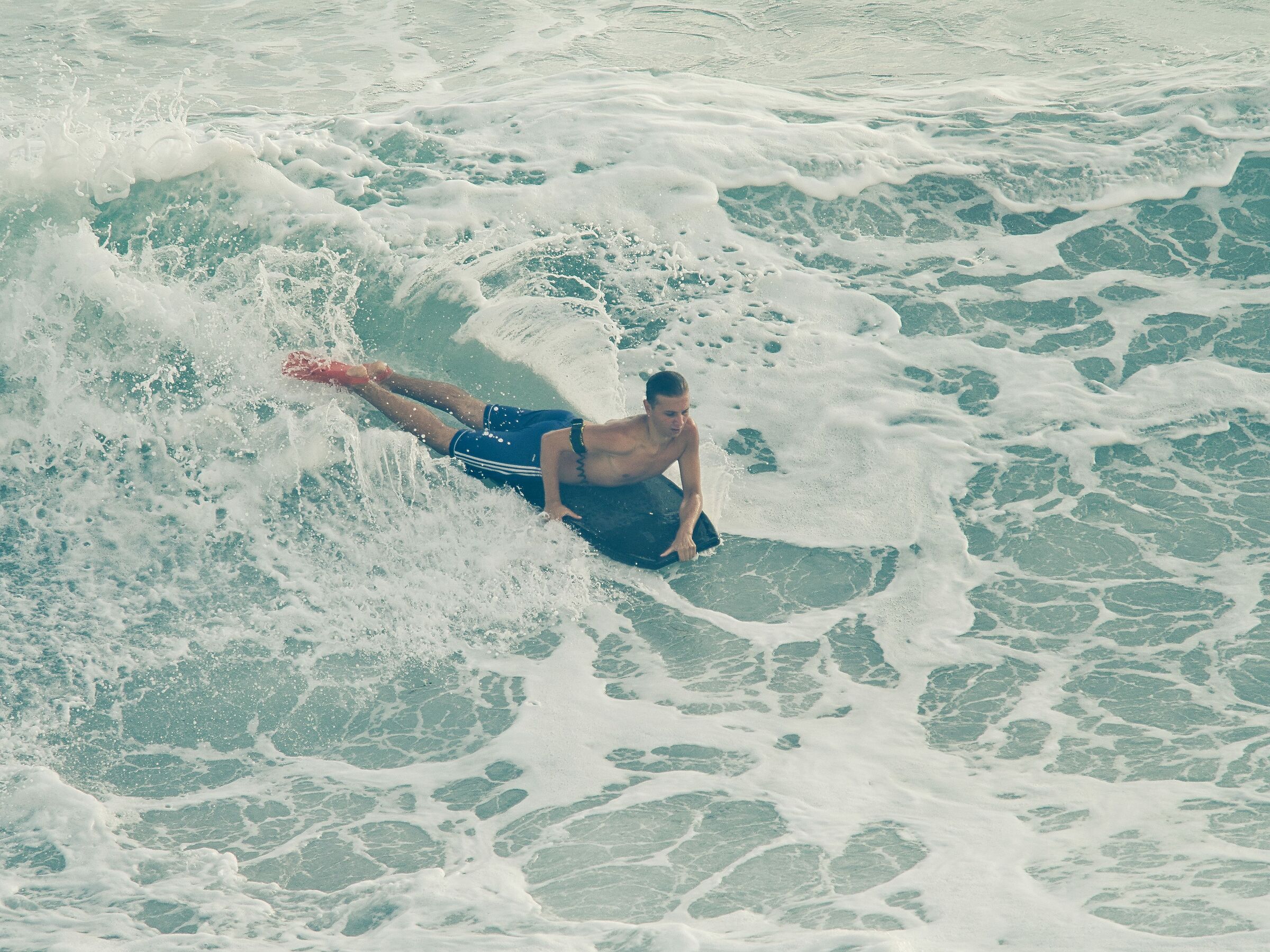 Il mare le onde e il surf