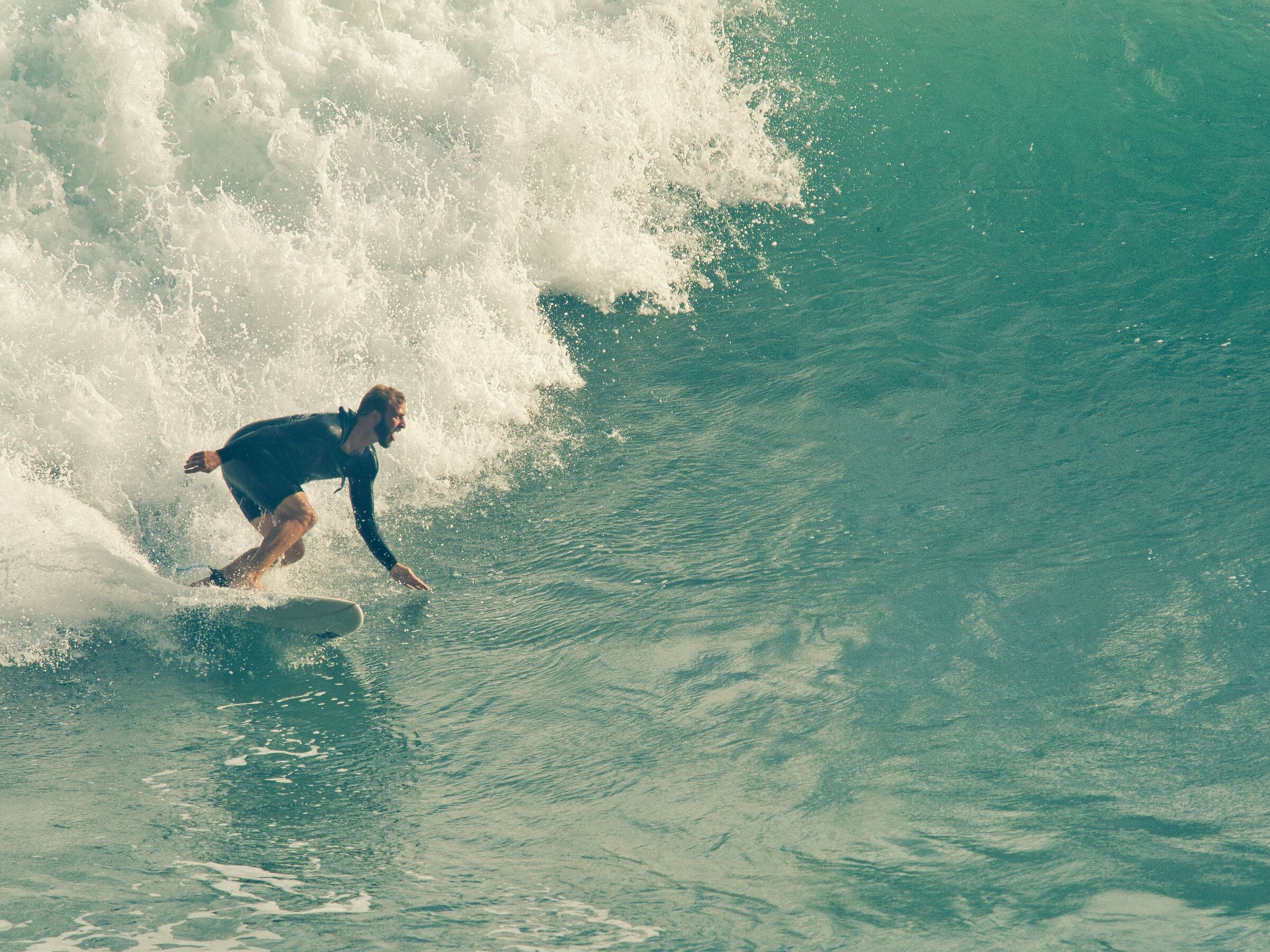 Il surfista e l0onda