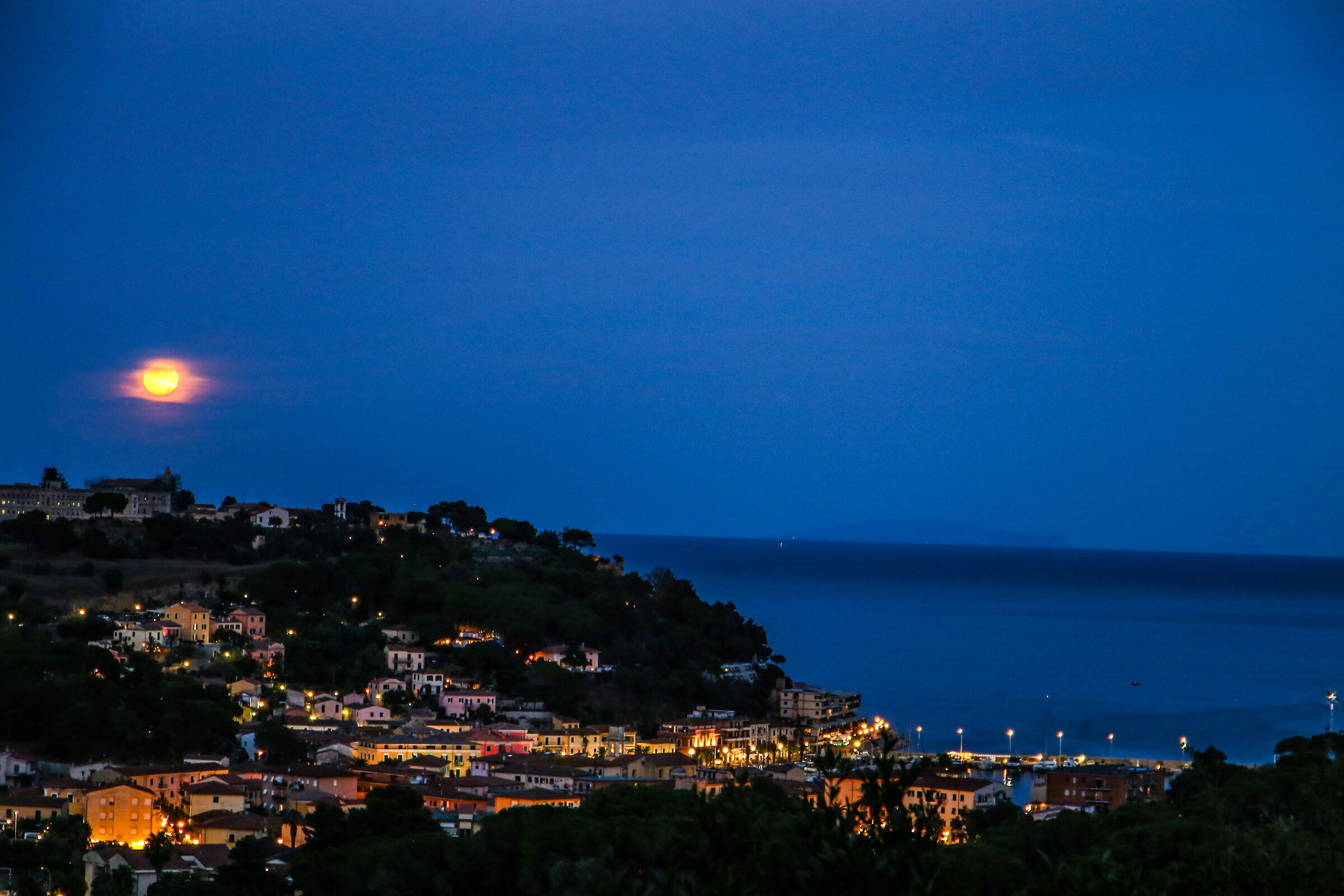 Isola D'Elba: Luna su Porto Azzurro