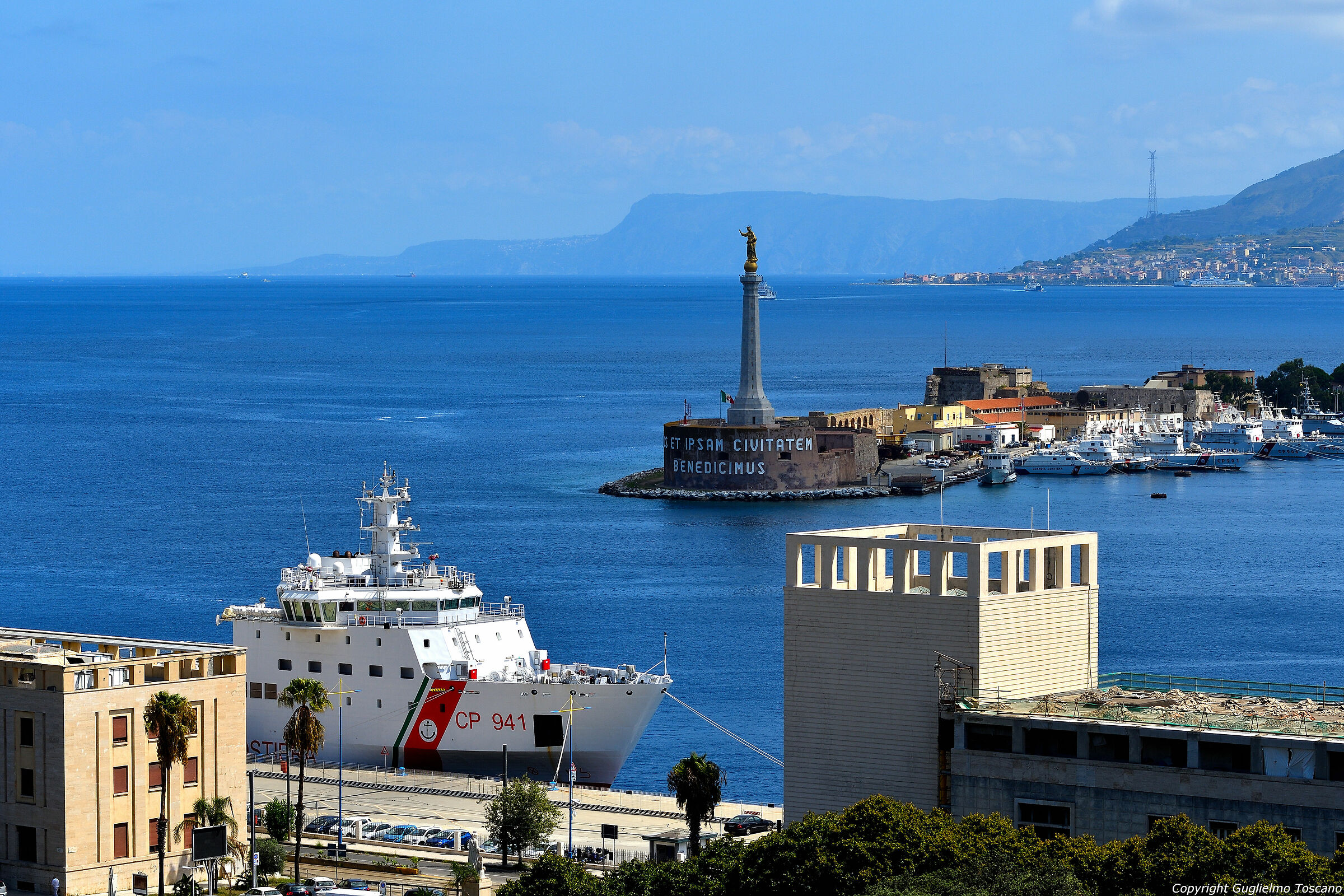 Waiting for migrants...