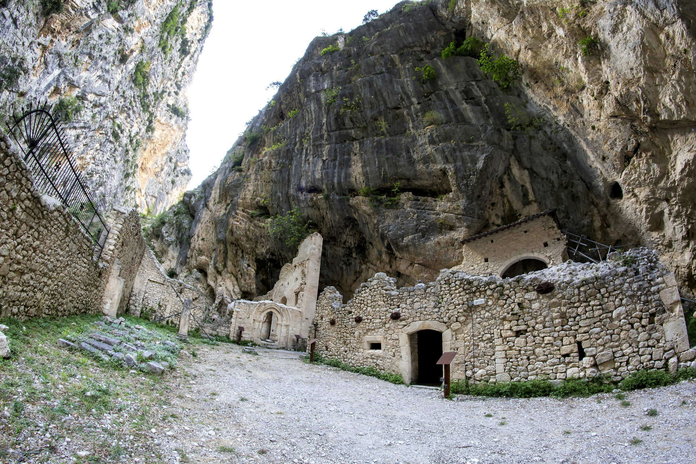 abbazia di S.Martino in valle (resti)