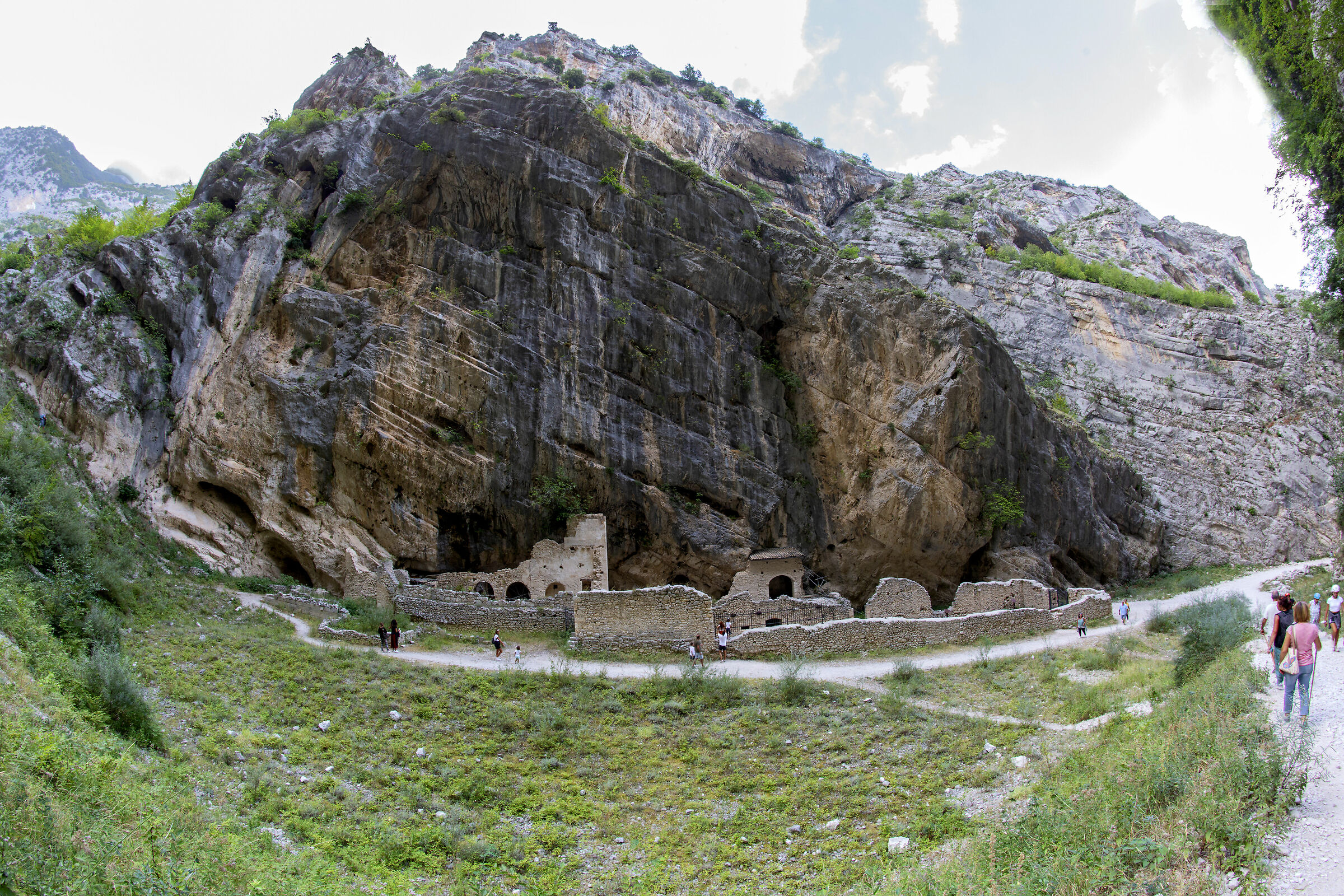 abbazia di S.Martino in valle (resti)