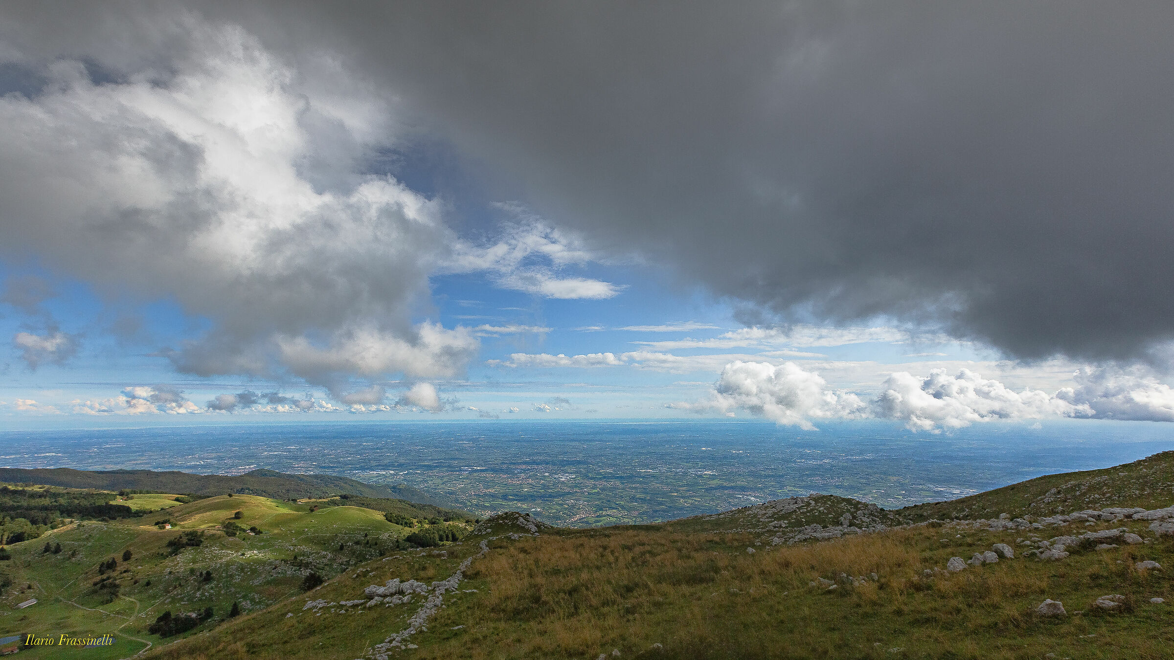 Cima Pizzoc, nuvoloni con vista Laguna di Venezia