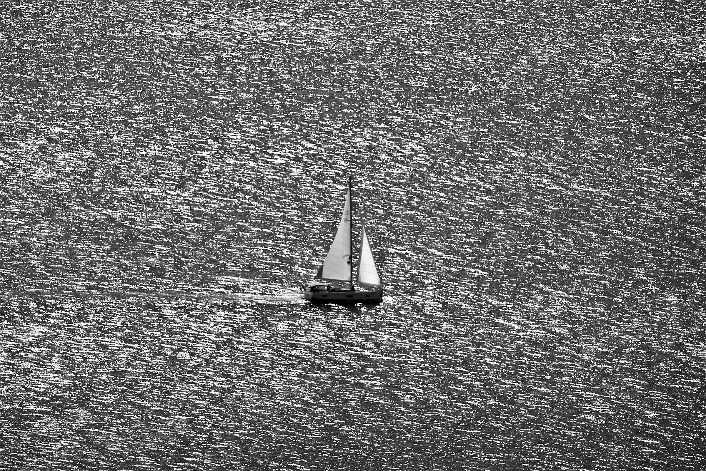 Barca a vela nell'argento