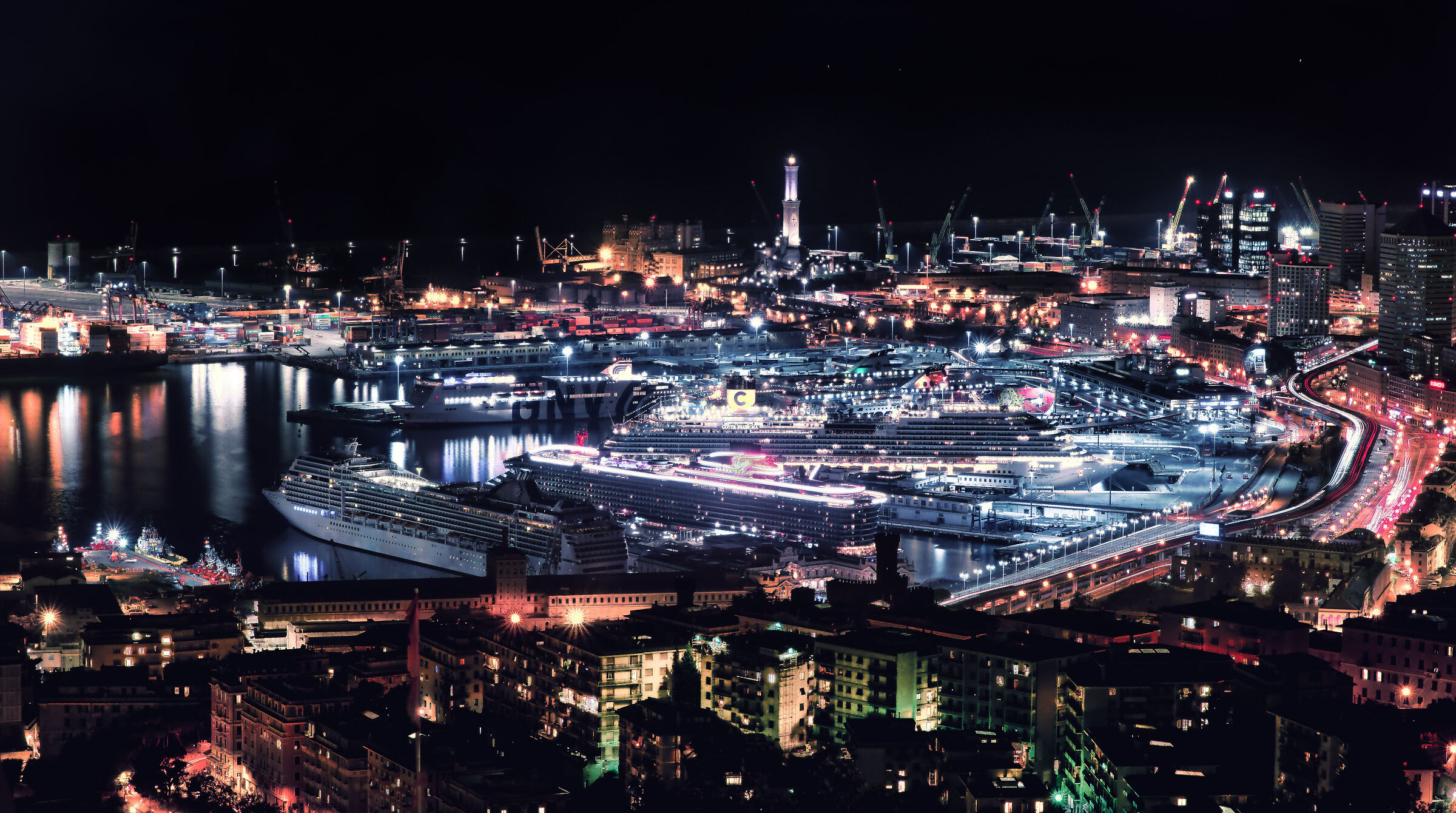 Genova by night, la capitale delle crociere...