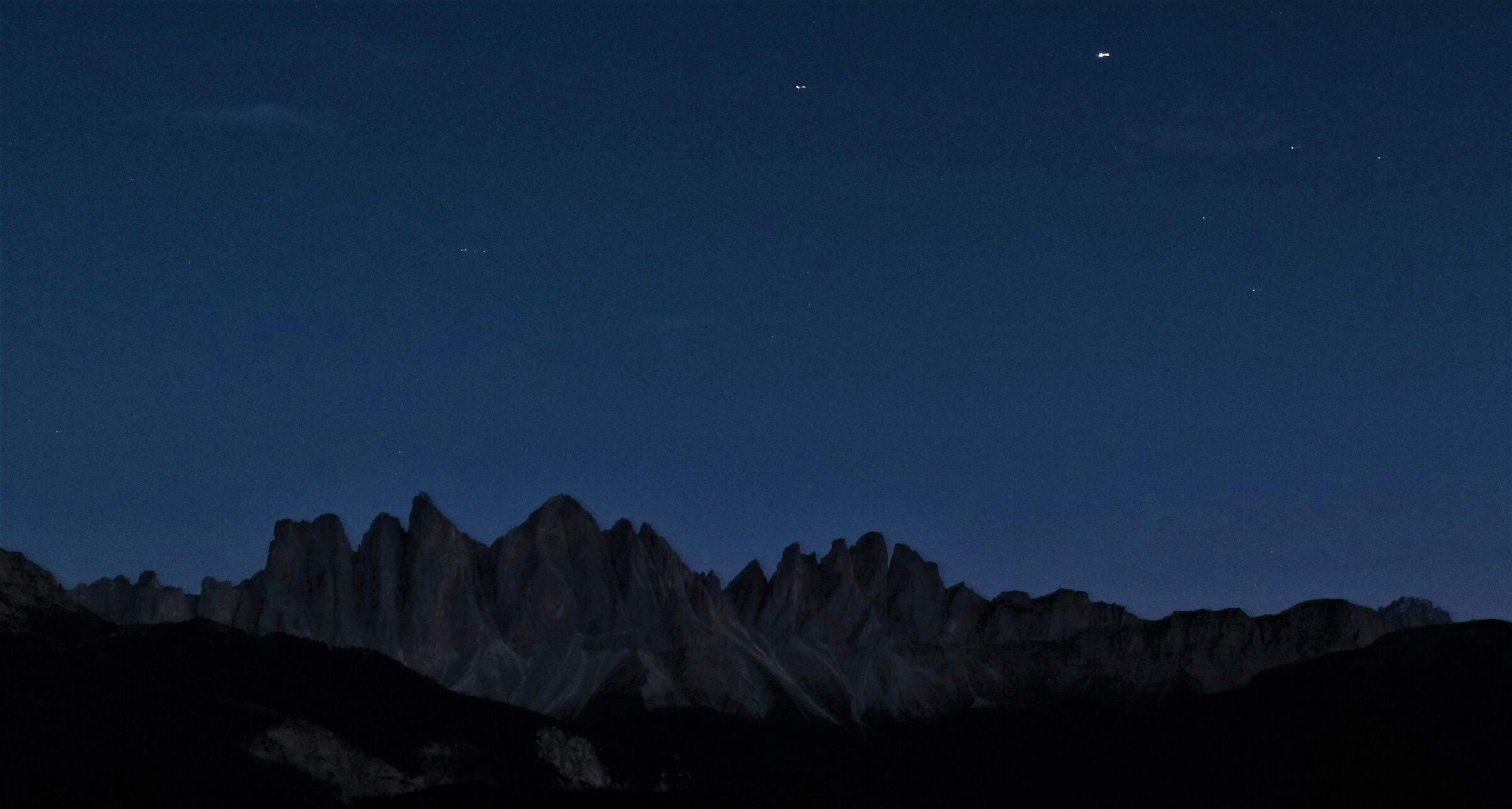 Giove e Saturno sotto le Dolomiti gruppo Odle