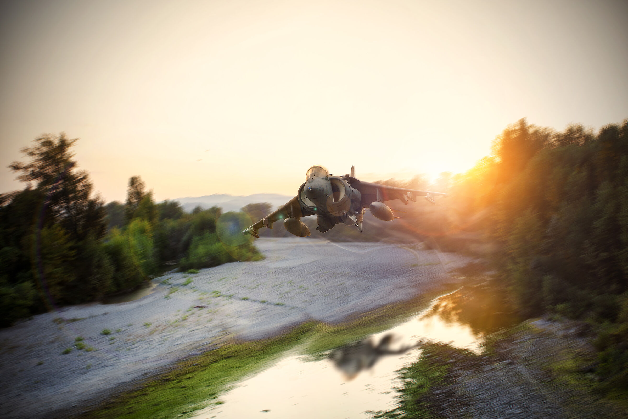 McDonnell Douglas-BAe av-8b Harrier II sul fiume Panaro