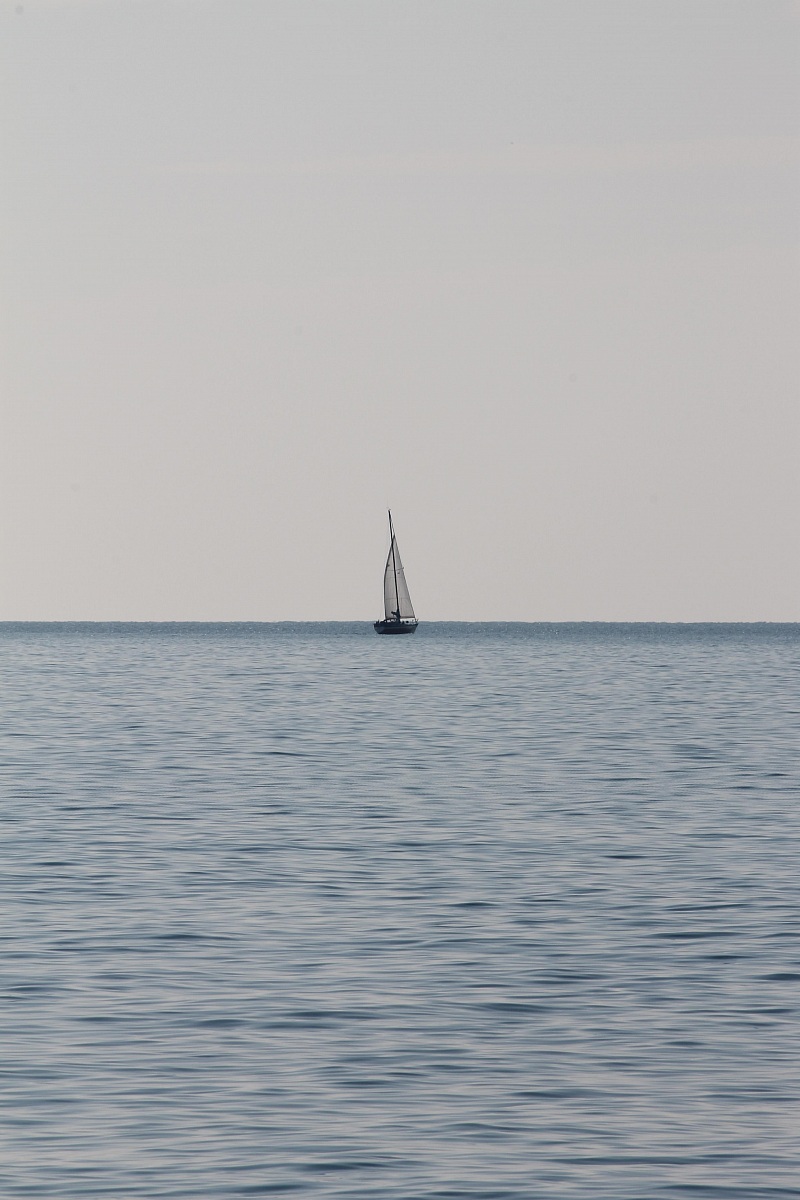 Barca tra due orizzonti