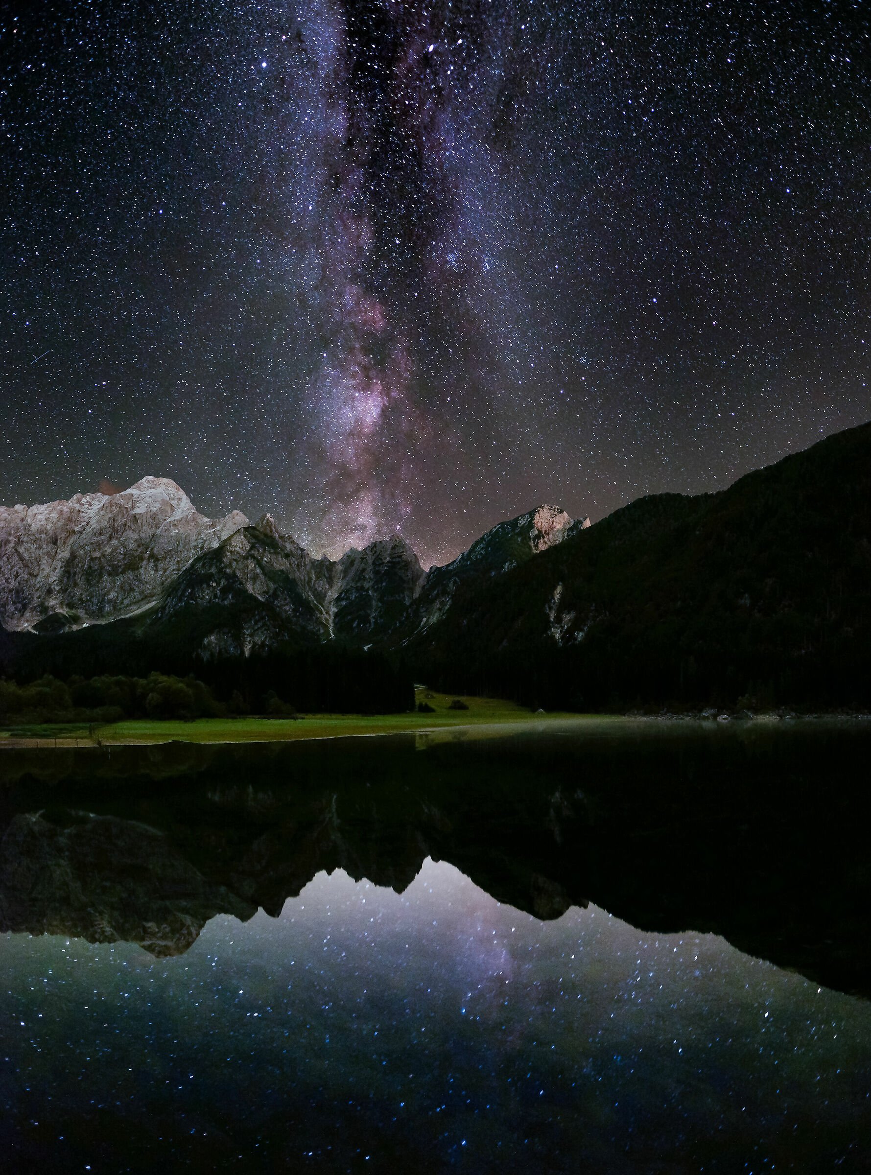 Lago di Fusine in notturna