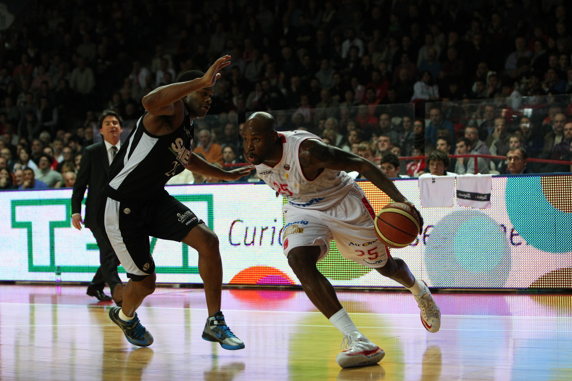 Cimberio varesa vs bologna