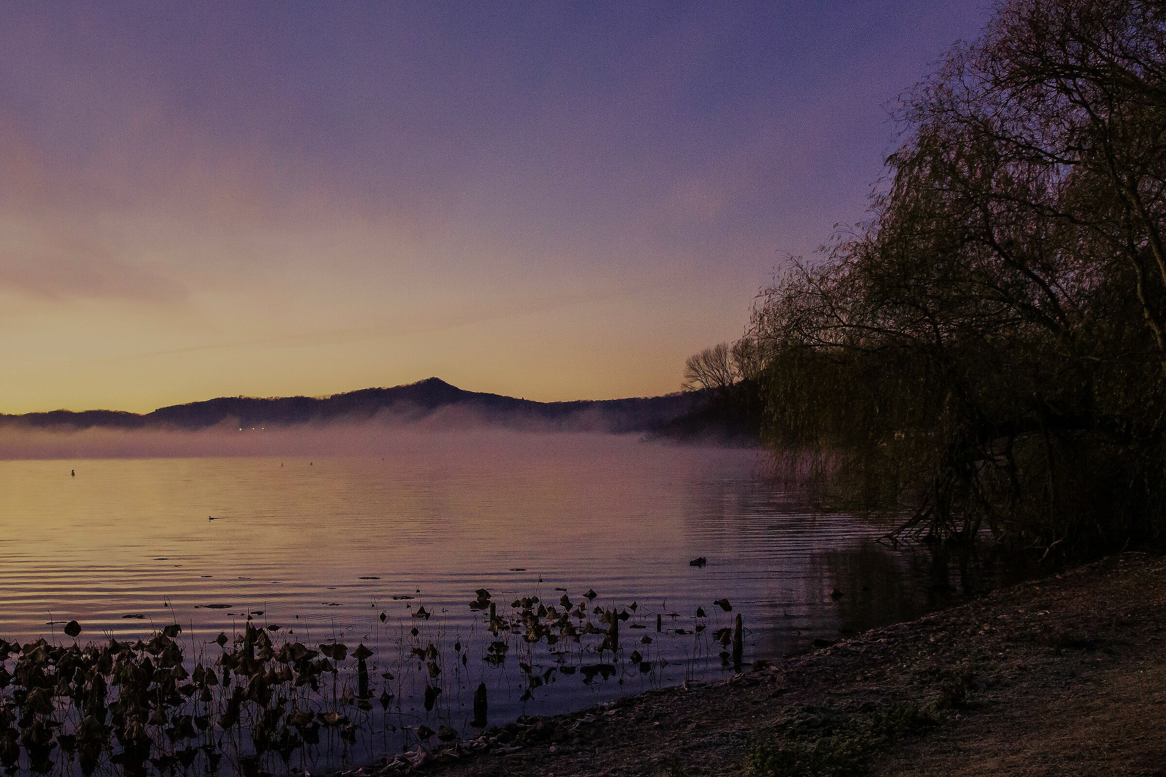 Alba e lago