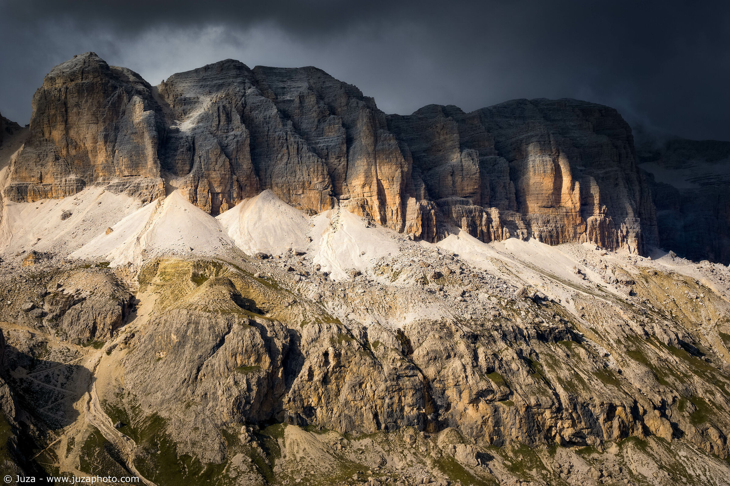 Cielo cupo sul Pordoi