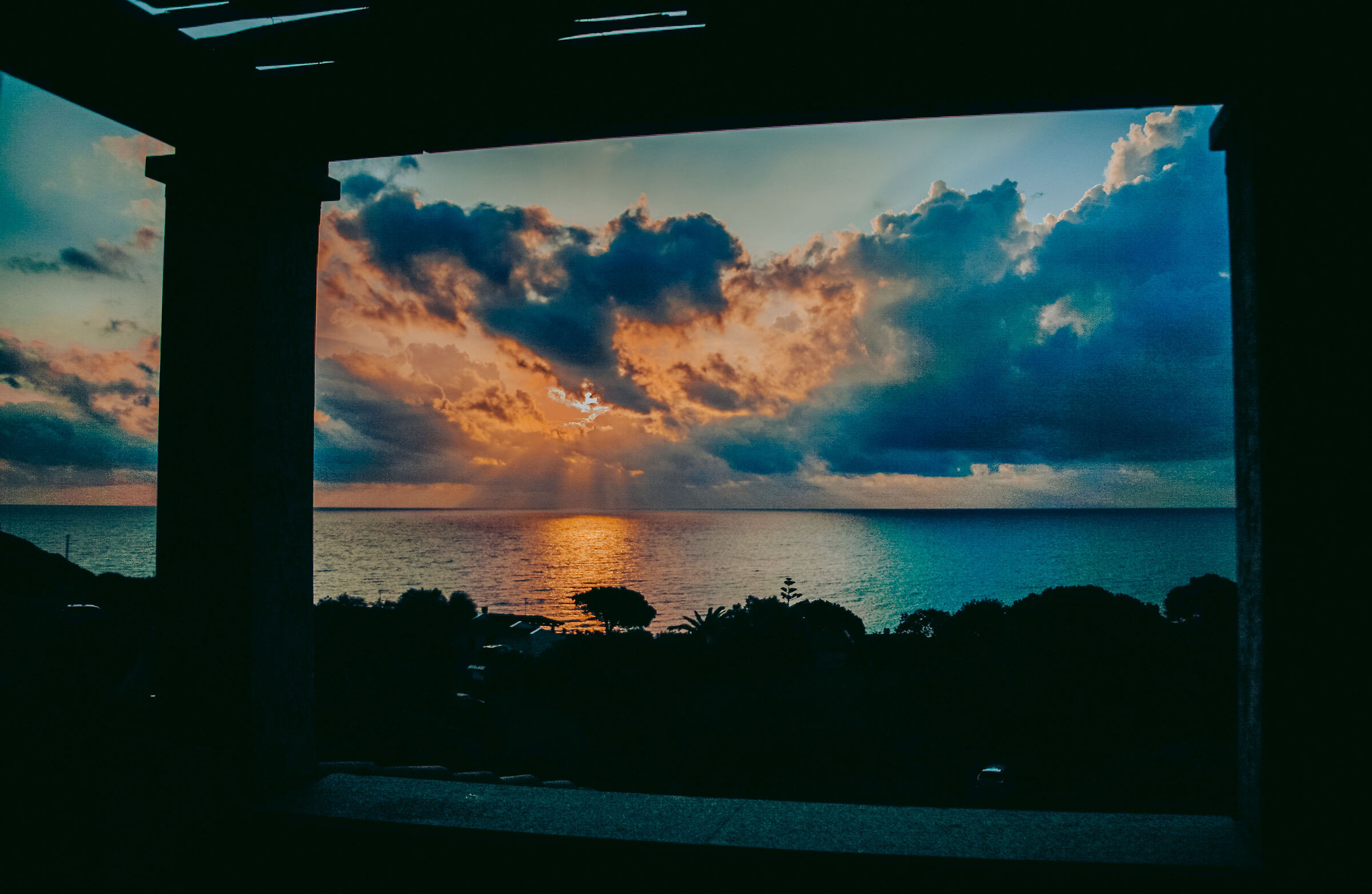 Alba a Porto Corallo