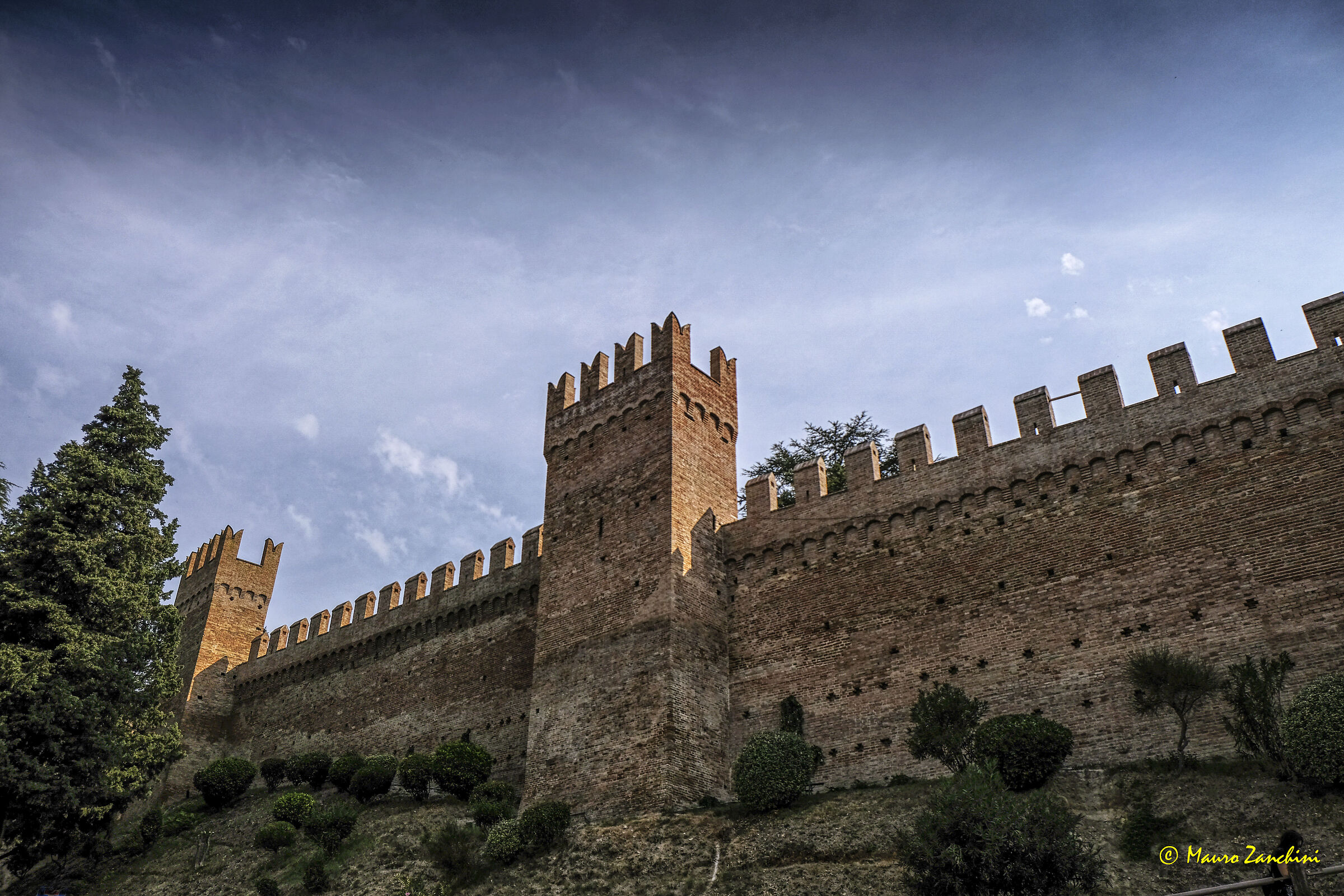 Mura esterne castello di Gradara