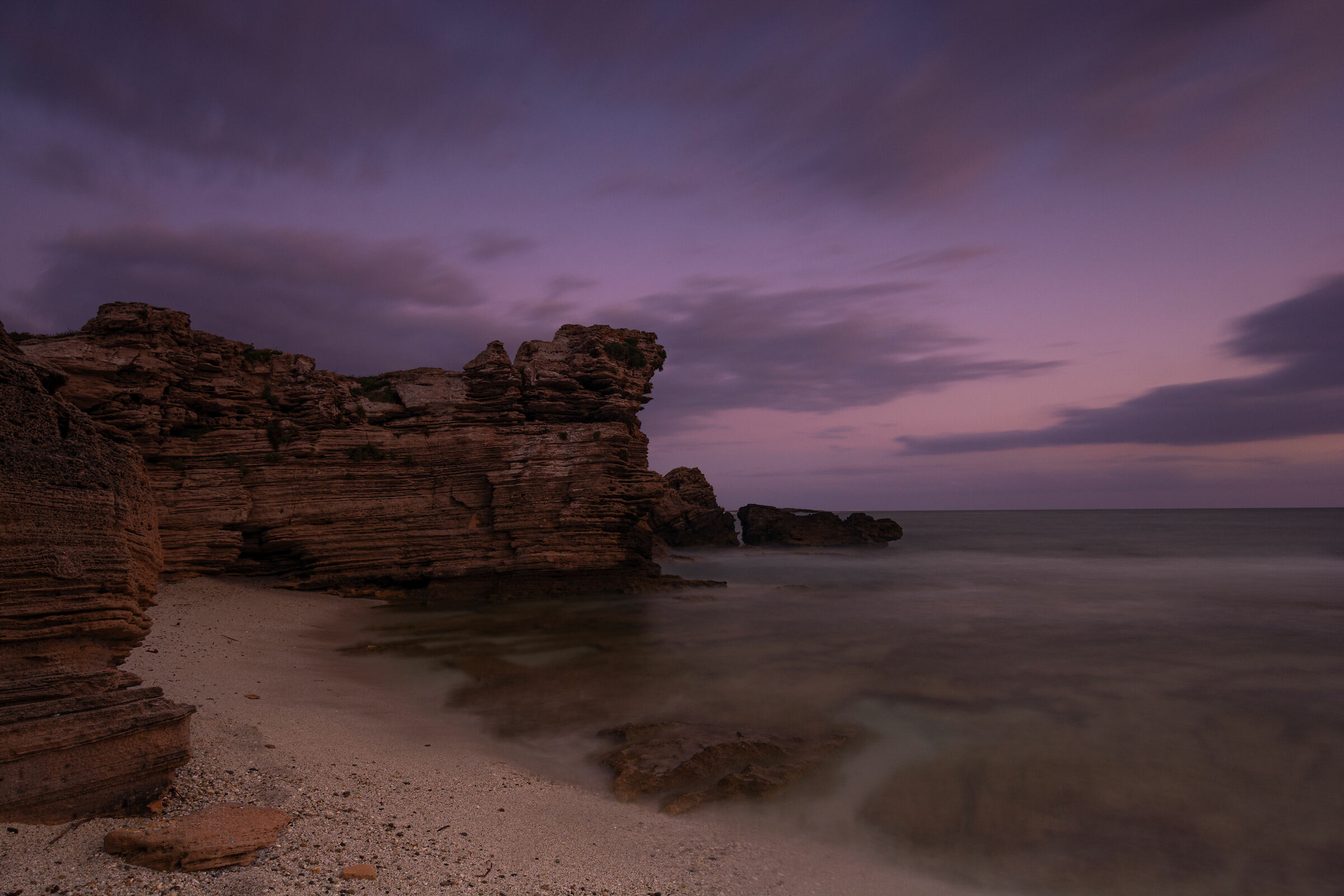 Is Arutas rocks after dark