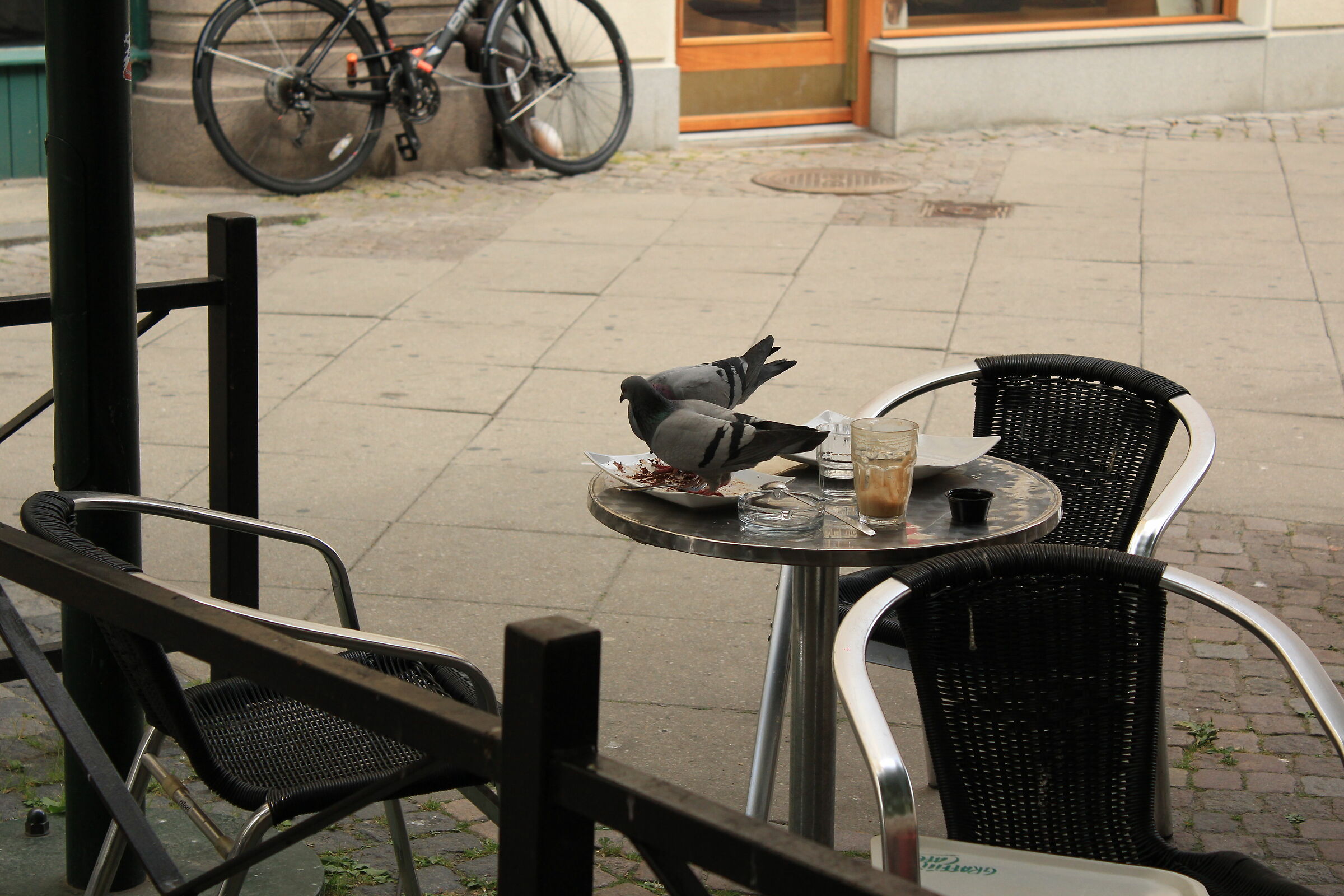 Fermiamoci in questo bistrò...non è niente mal...