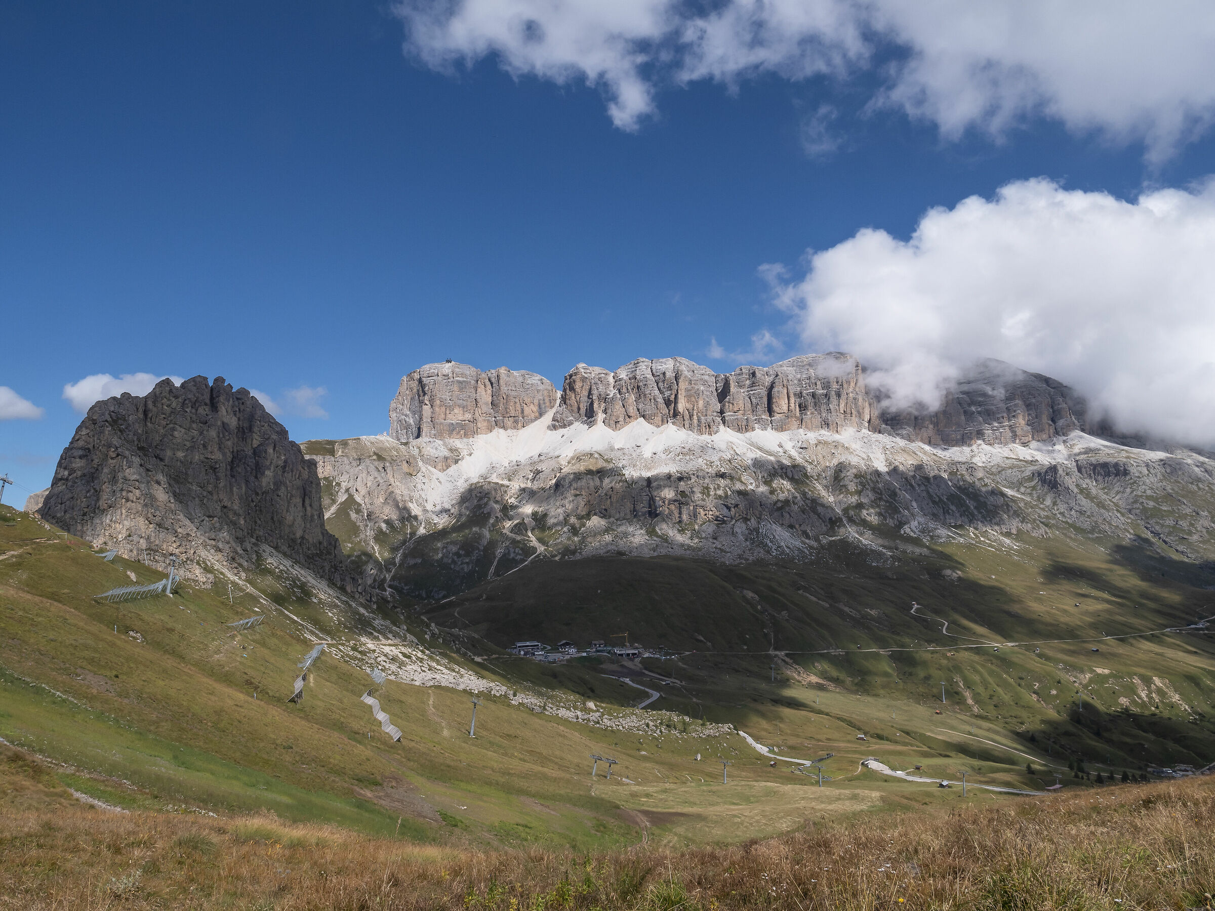 Tra luci ed ombre: il Gruppo del Sella e il Sass Becc&egrave...