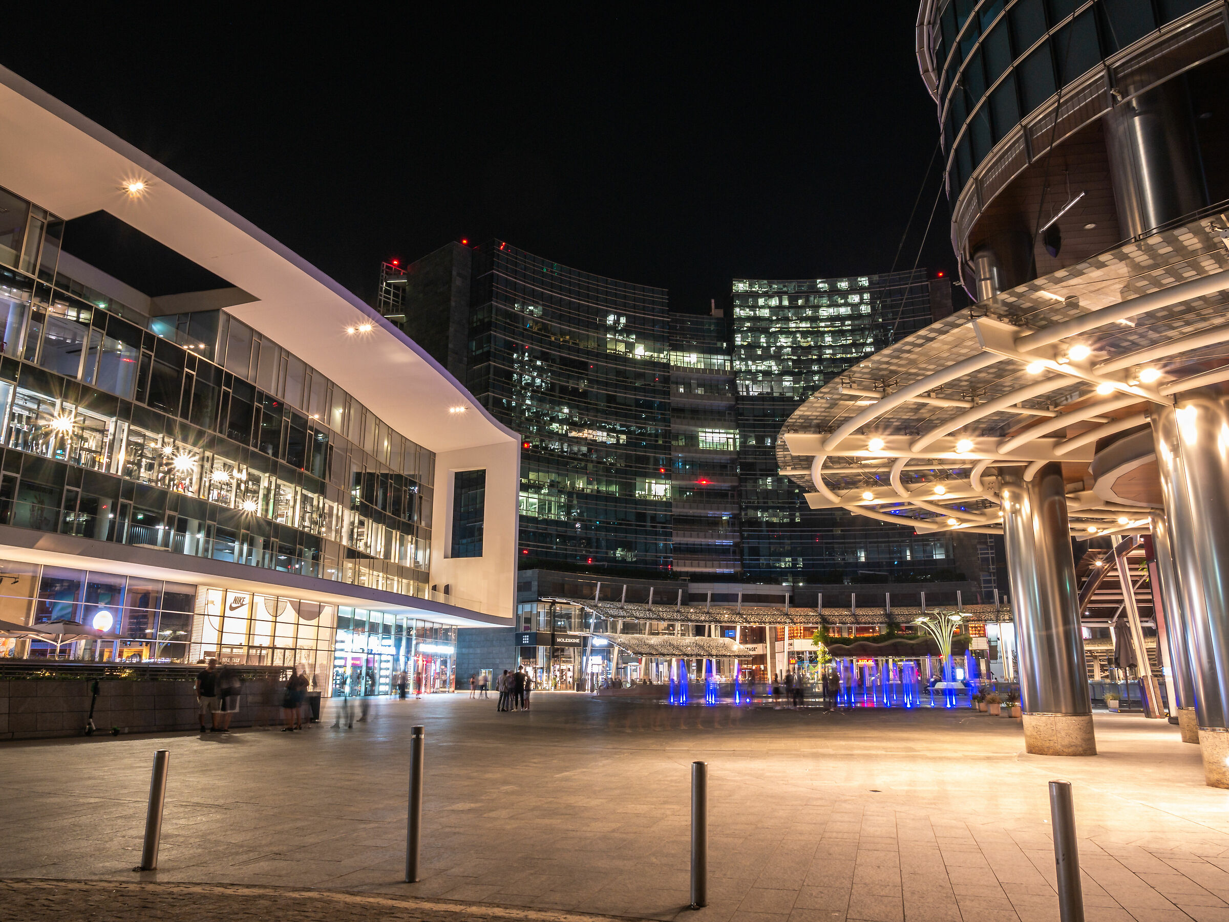 Piazza Gae Aulenti - Milan