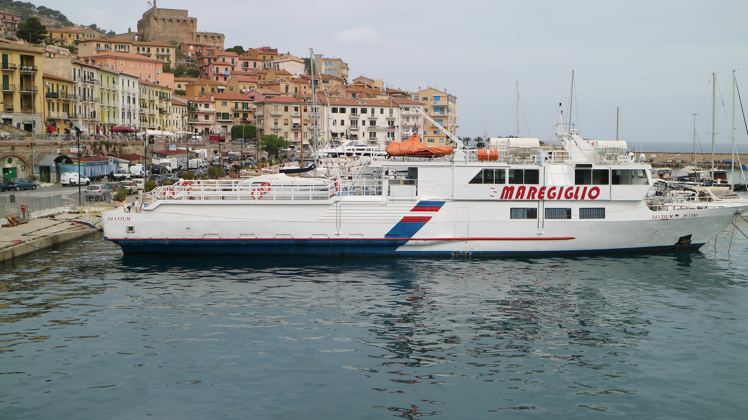 porto dell'isola del giglio
