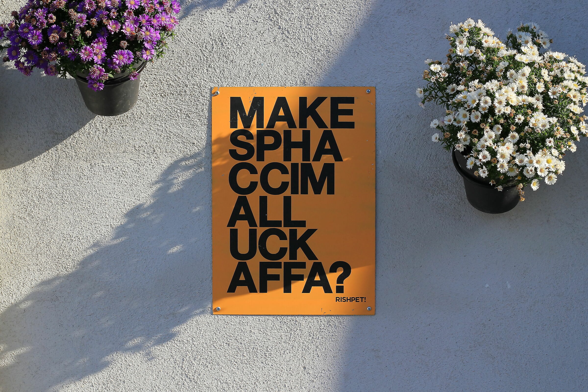 Signage against harassing squeals