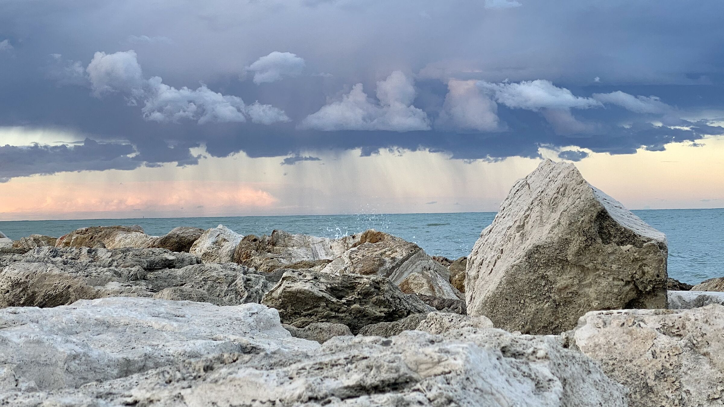 Rainy sunset between the rocks