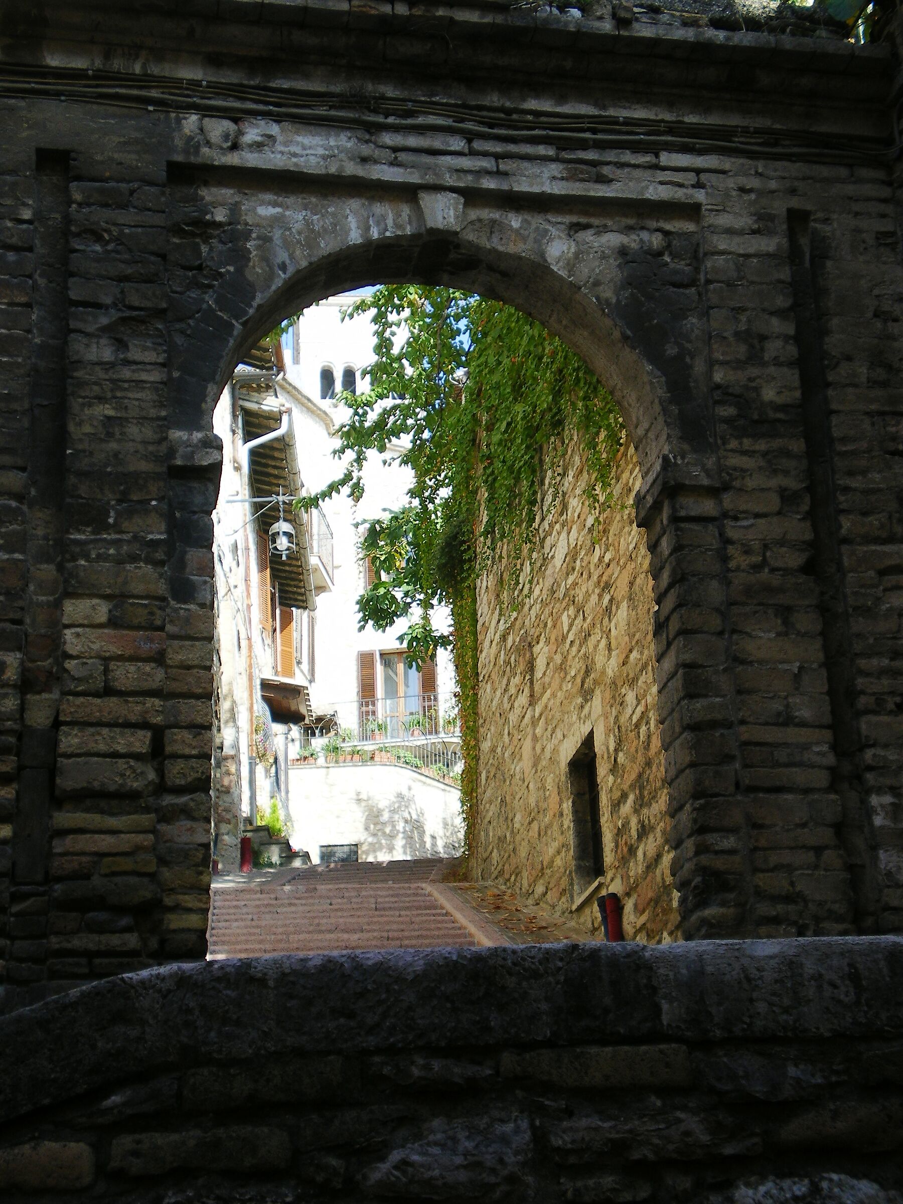 tipico vialetto medioevale umbro