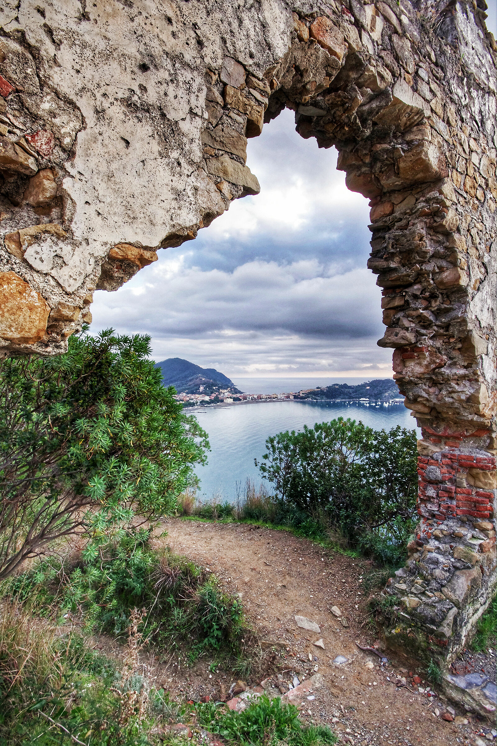 Between land and sea (Bay of Fairy Tales)