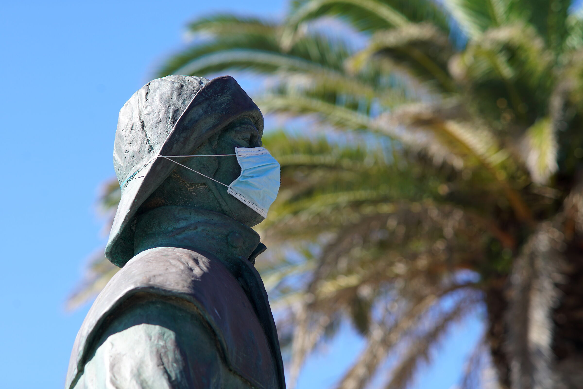 tutti con mascherina