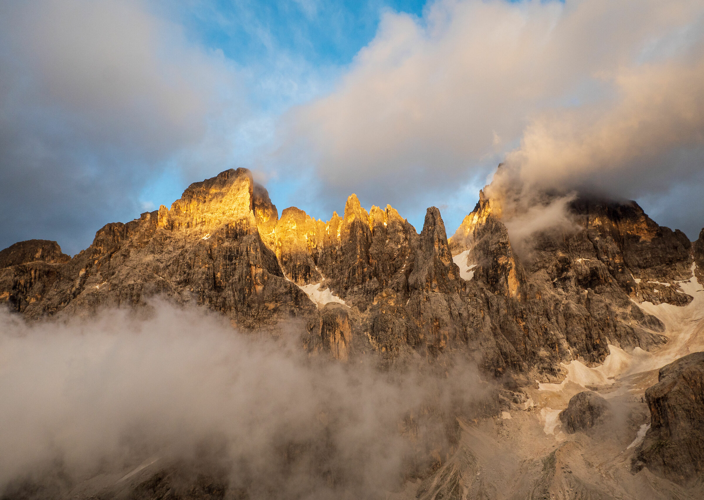 tramonto sul versante nord delle Pale di San Martino