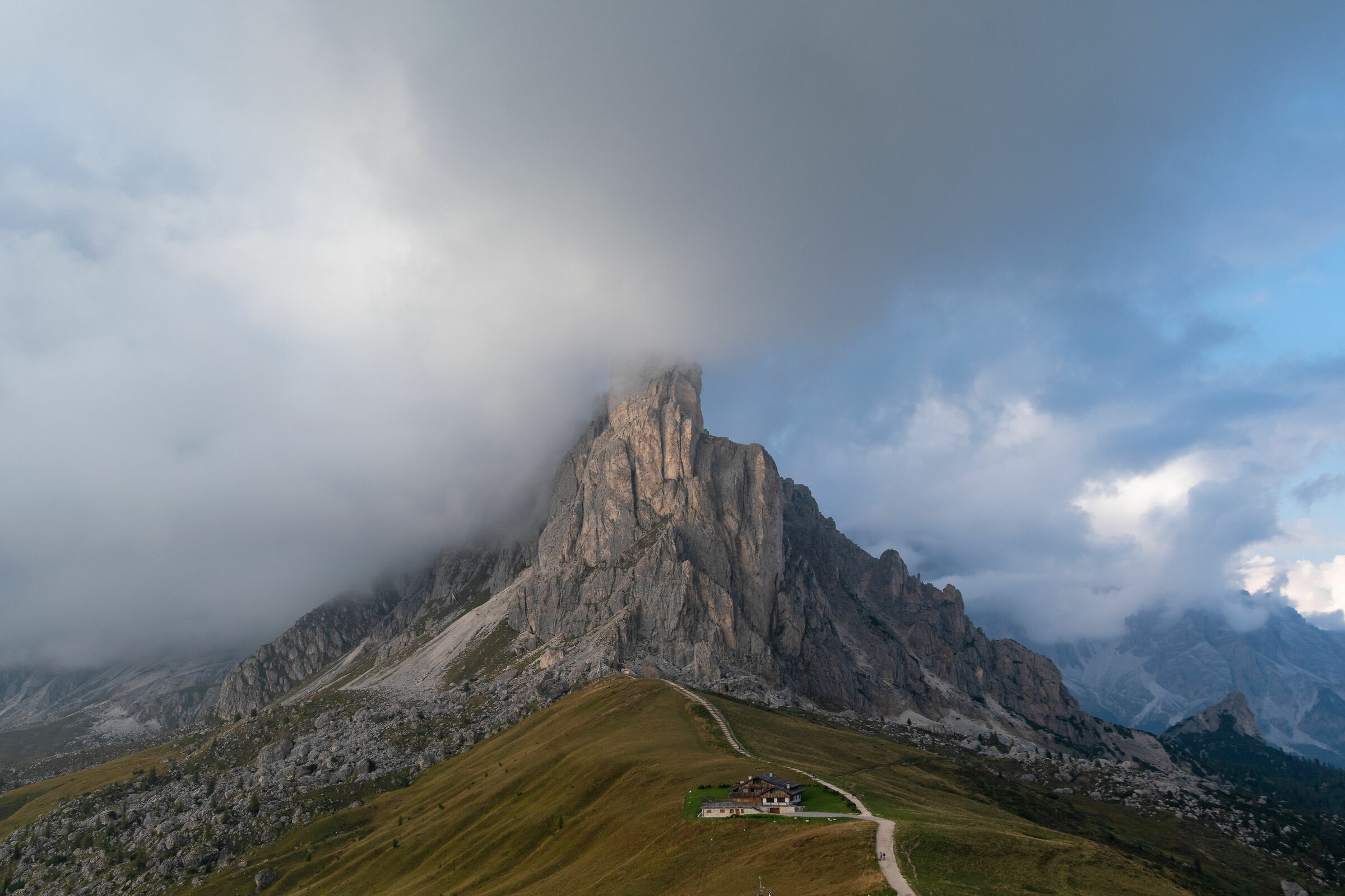 Step Giau shrouded in mist