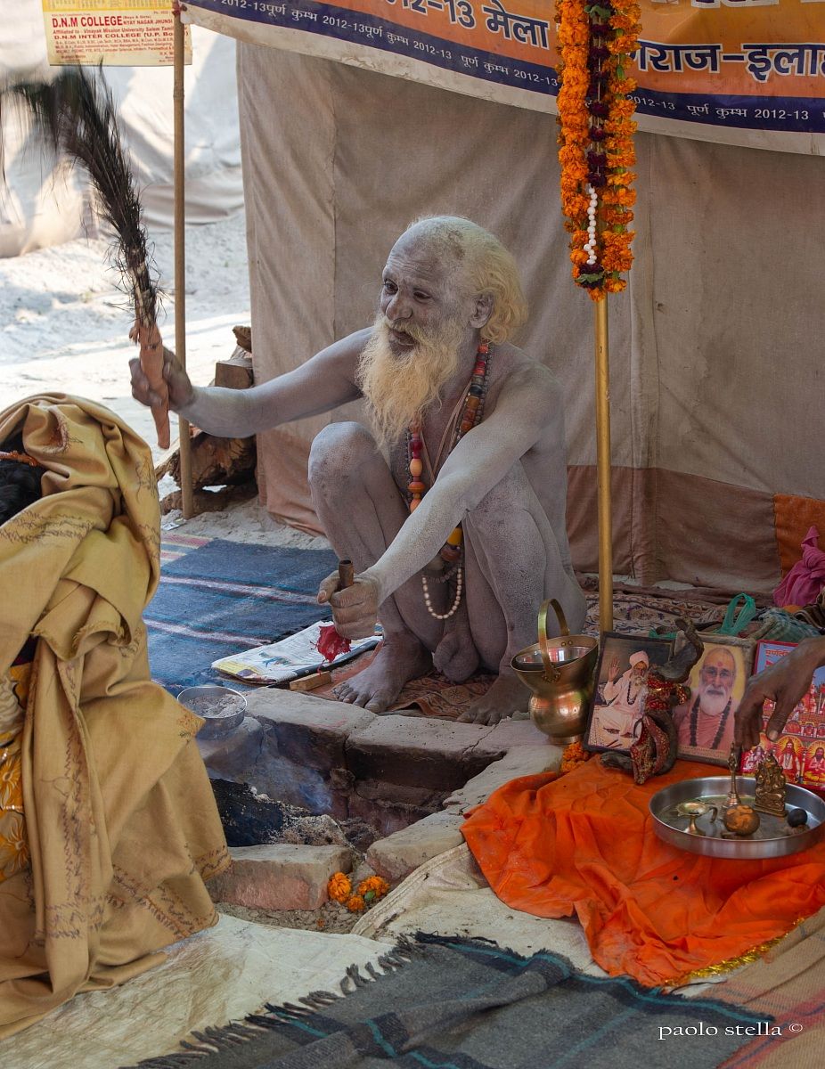 il rito purificatore del naga baba