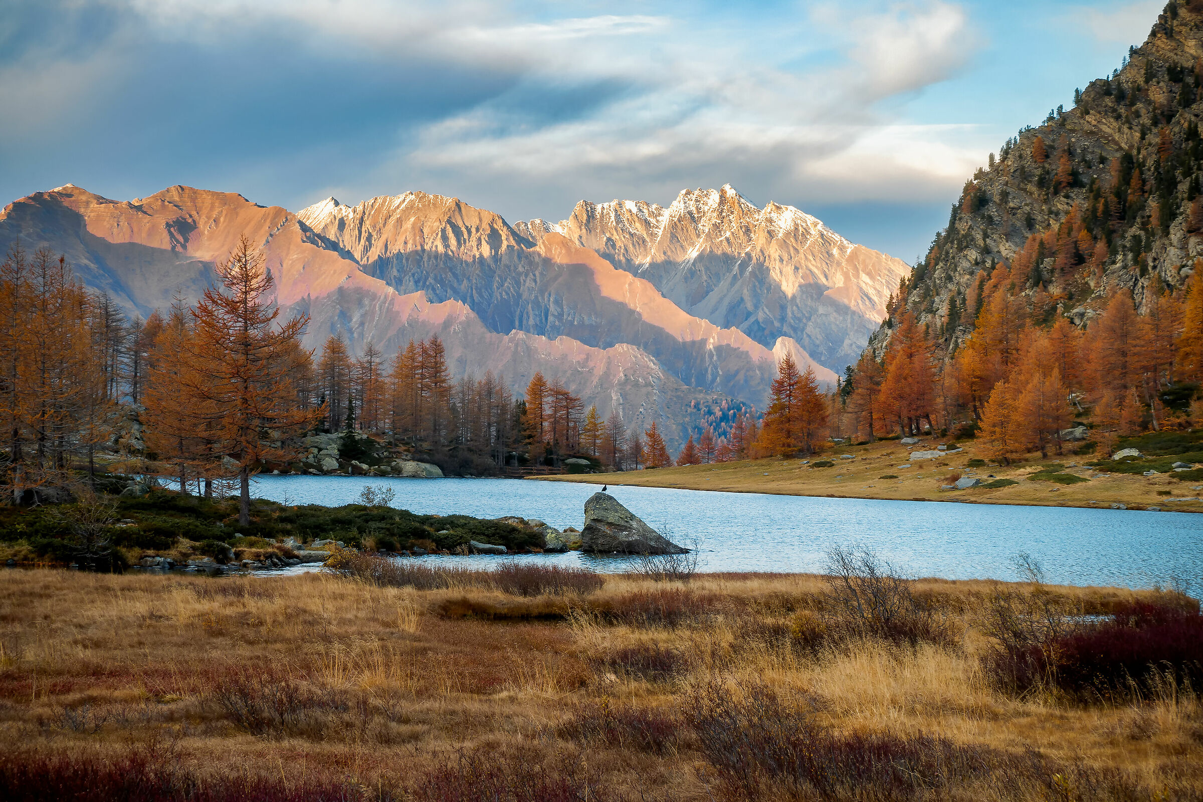Golden autumn at the lake